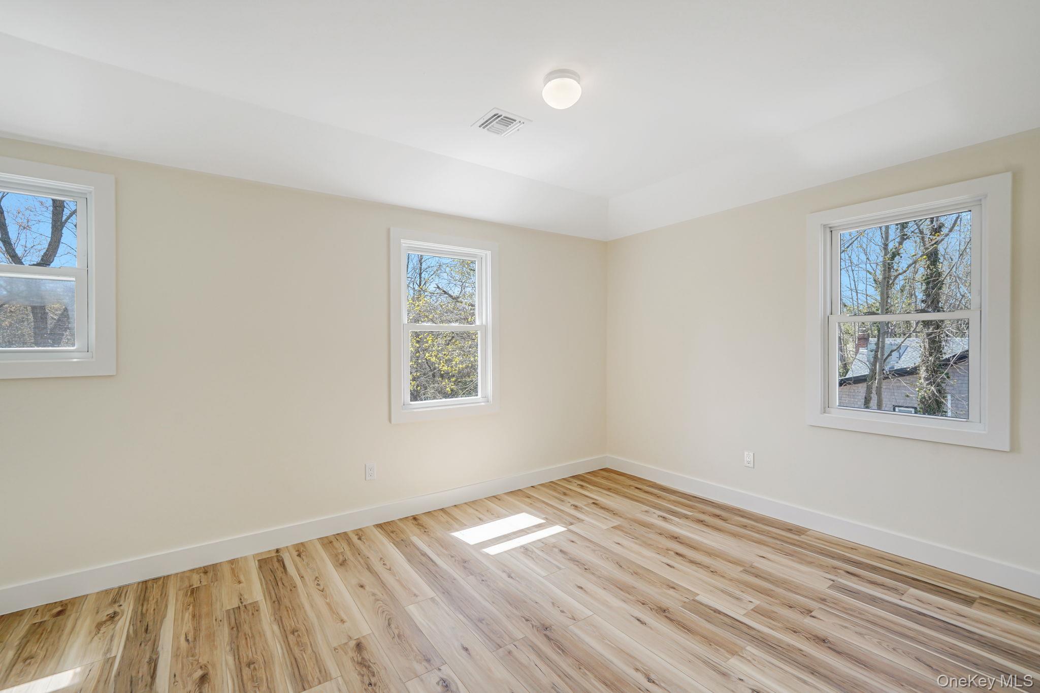 2939 Wading River Road — photo 21