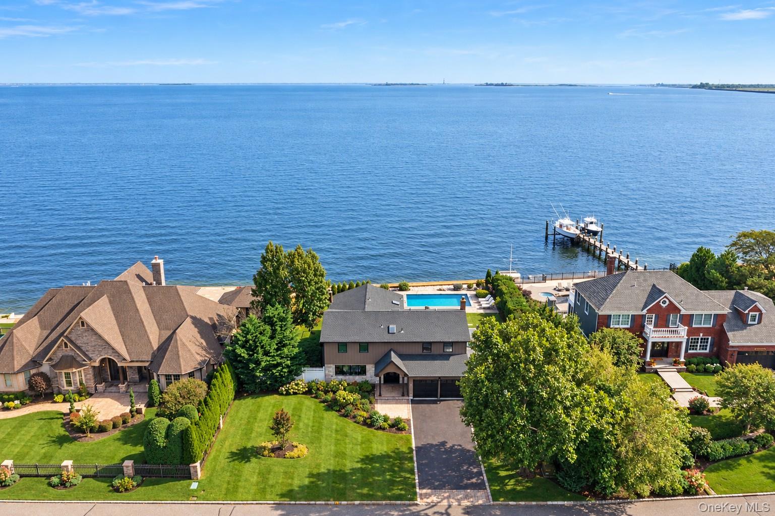 8 Shoal Drive, West Islip