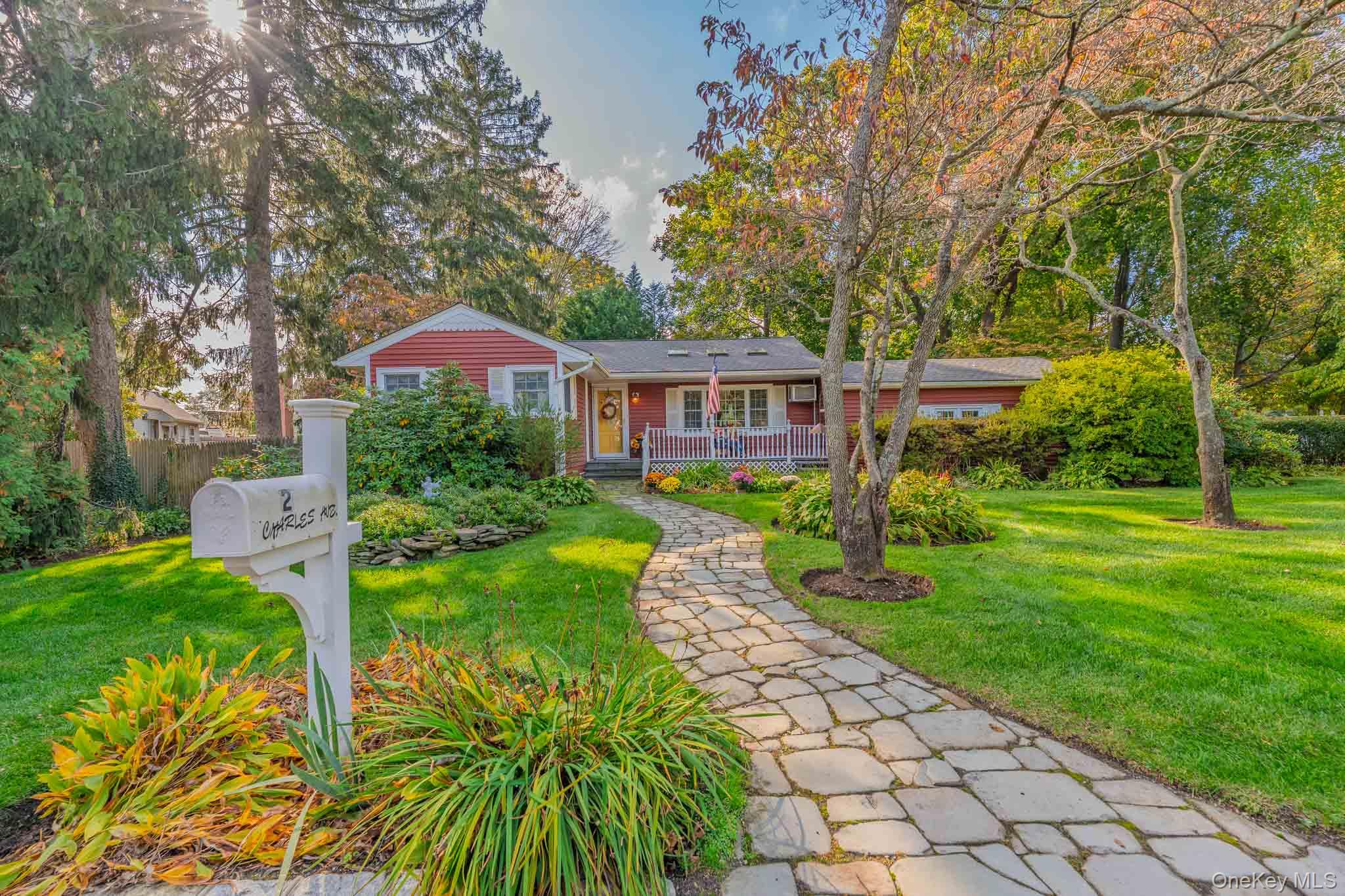 2 Charles Avenue, Huntington