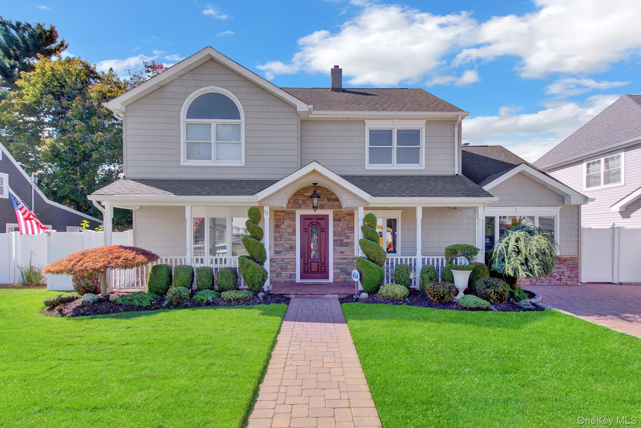 12 Crabtree Lane, Levittown