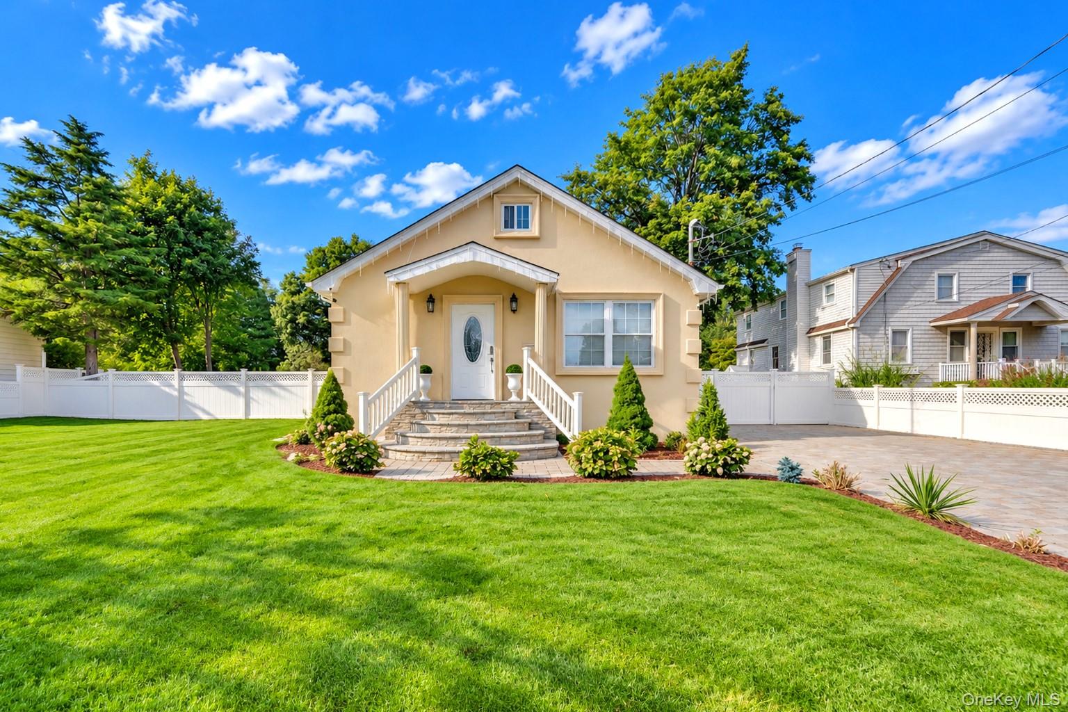 45 Matthews Avenue, West Babylon