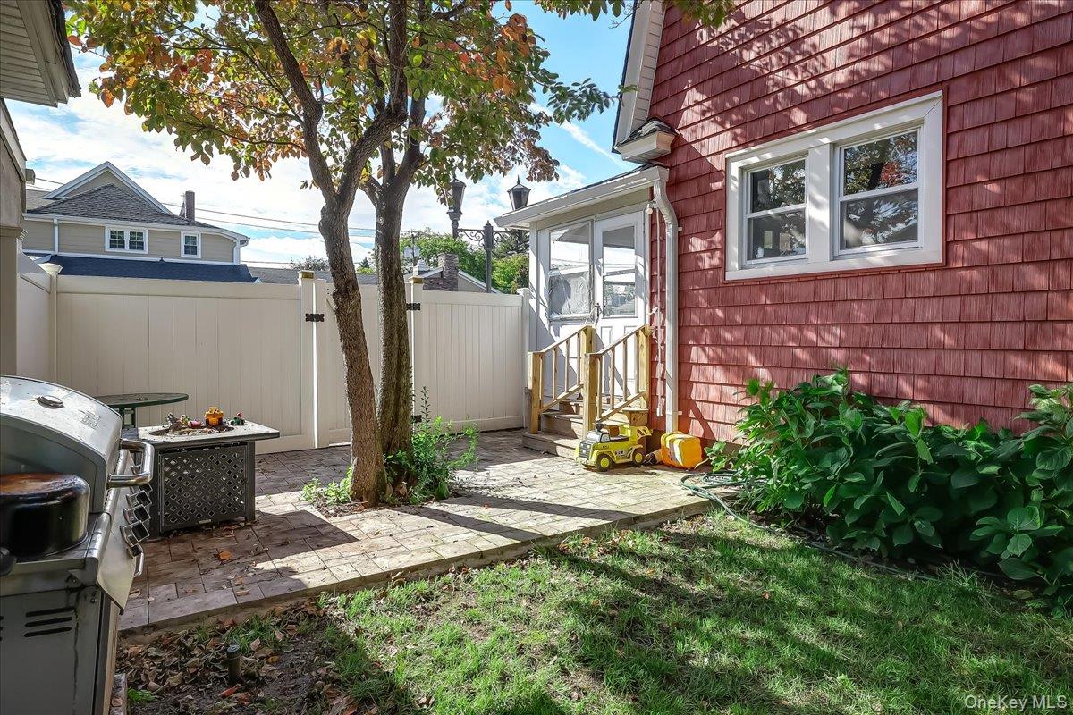 55 Columbia Street — photo 17