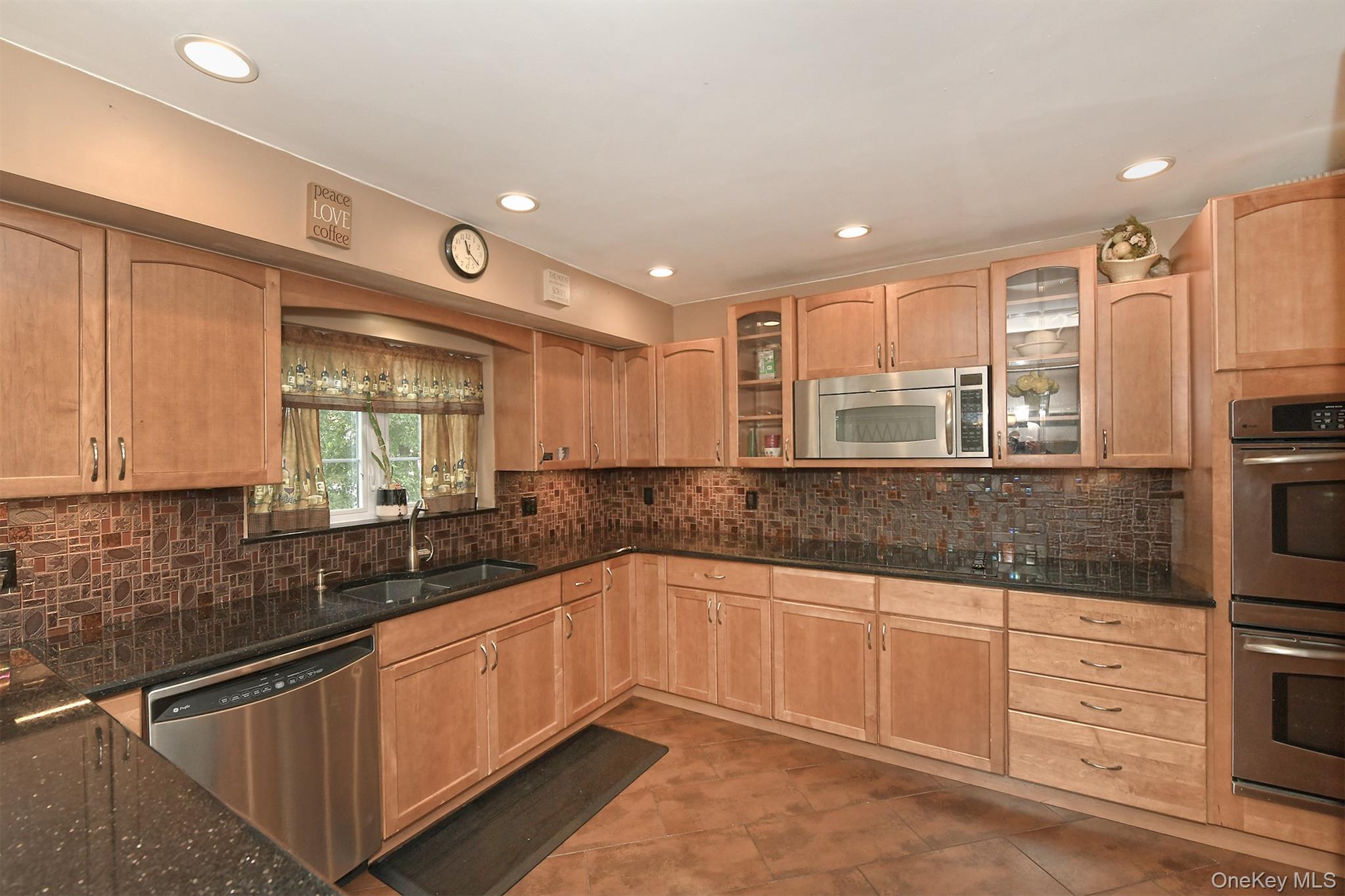 245 Fulton Avenue — photo 9
