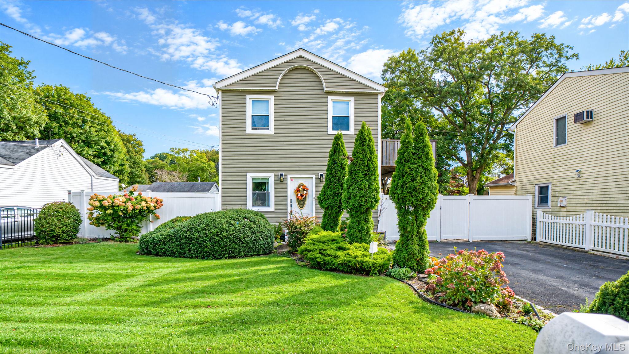 73 Lynbrook Drive — photo 2