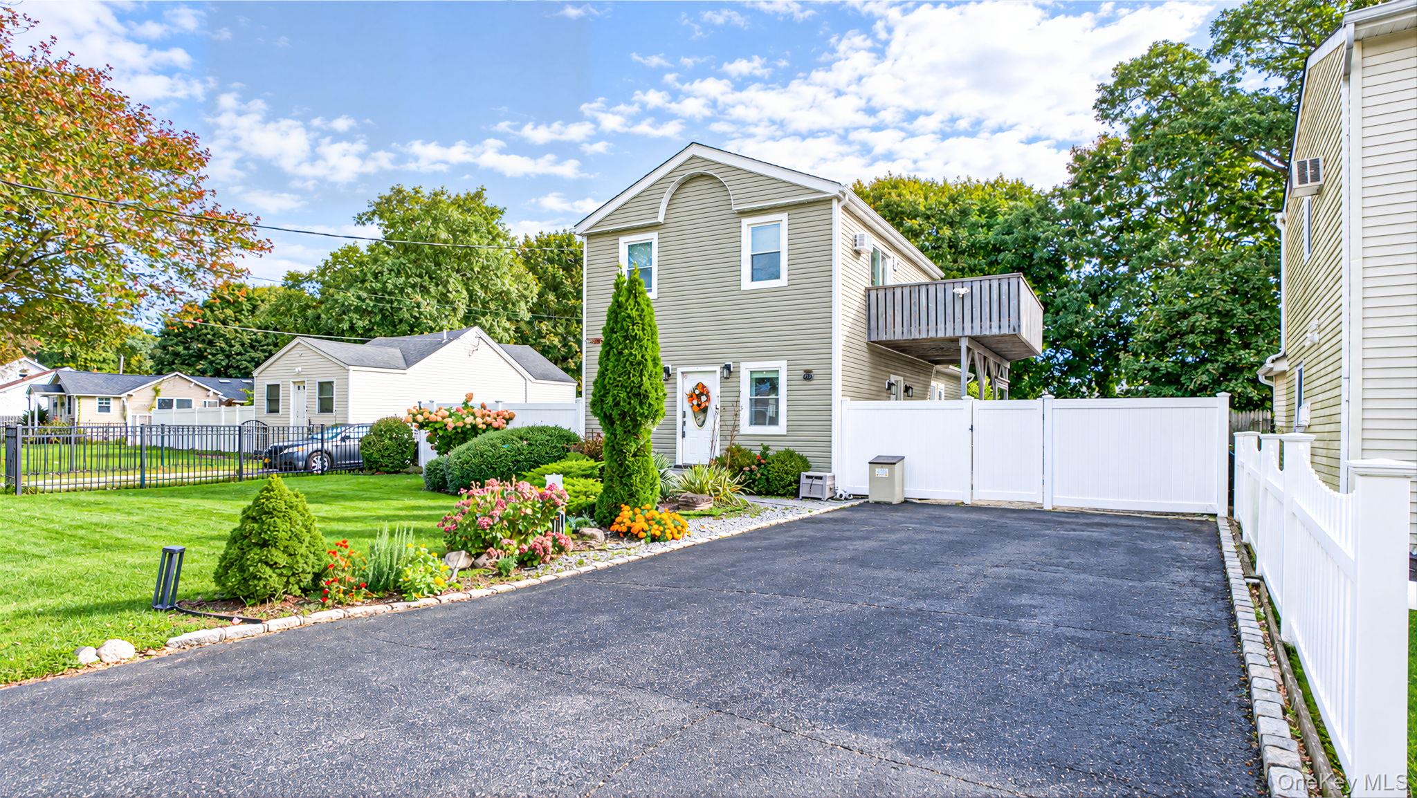 73 Lynbrook Drive — photo 3