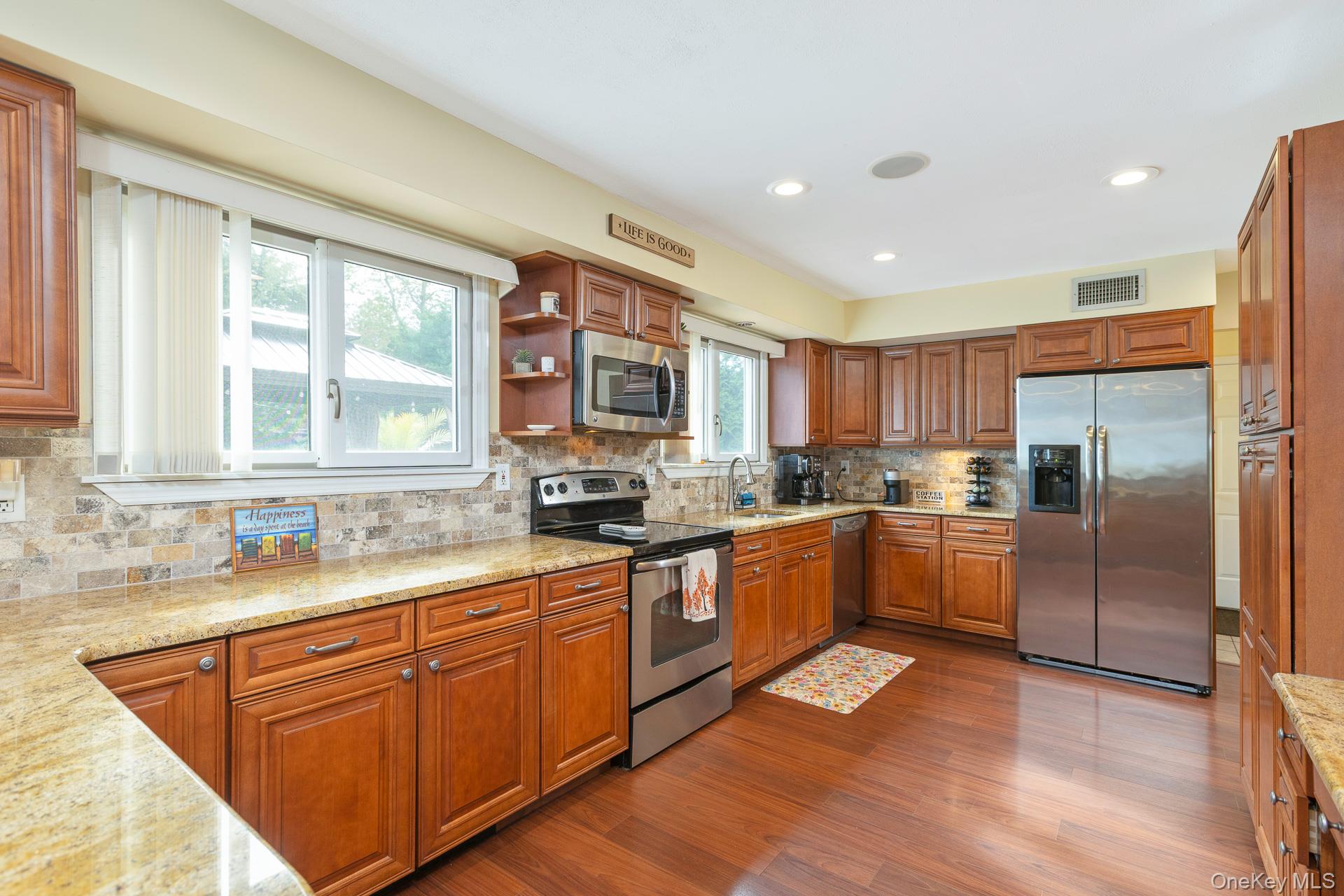 24 Frank Street — photo 8
