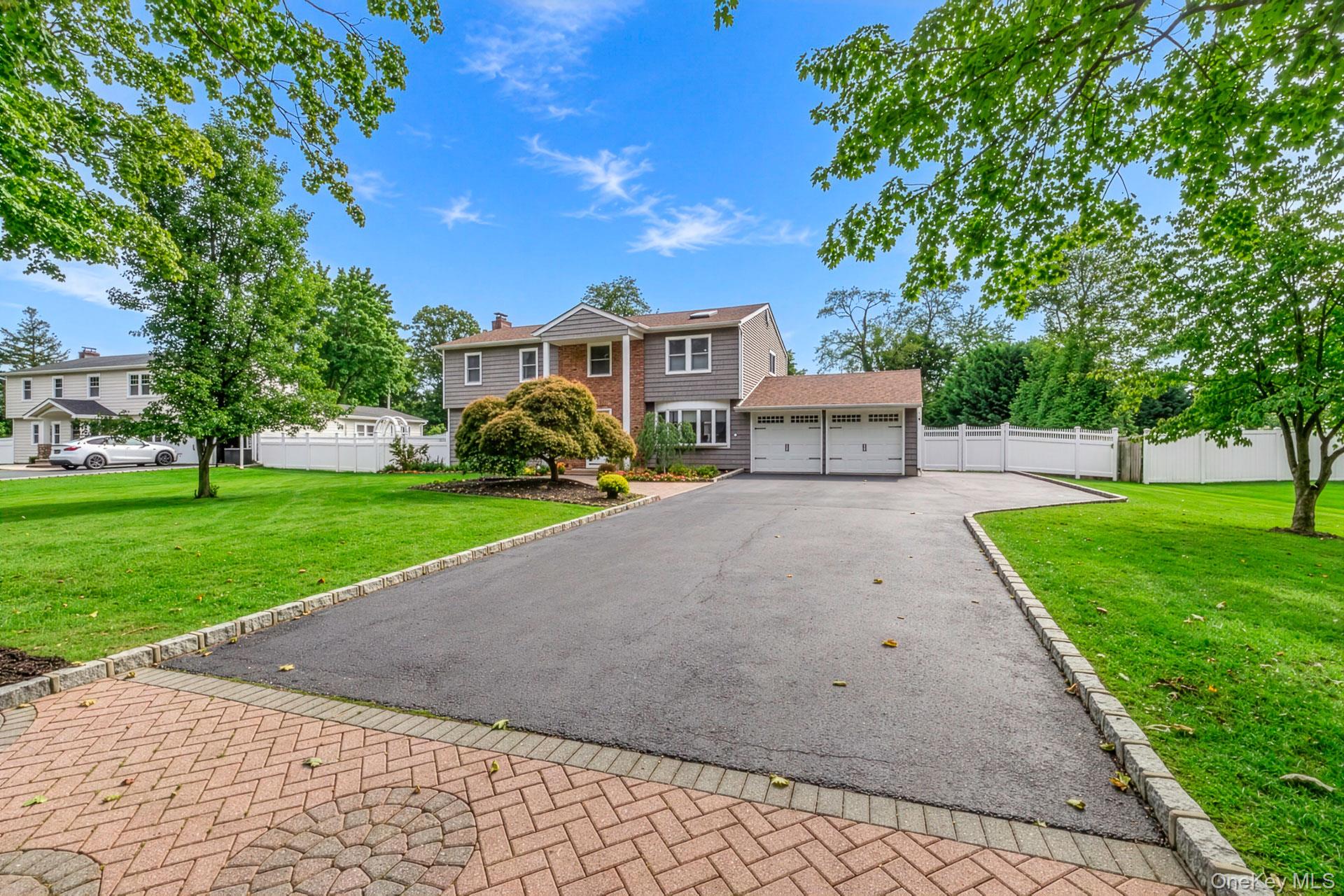 24 Frank Street, Smithtown