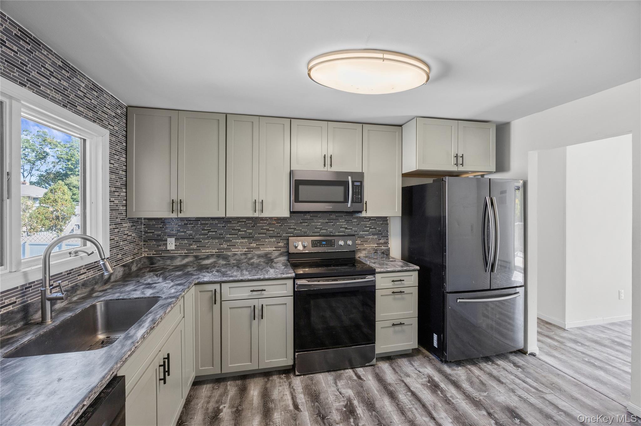 41 Powell Avenue — photo 7