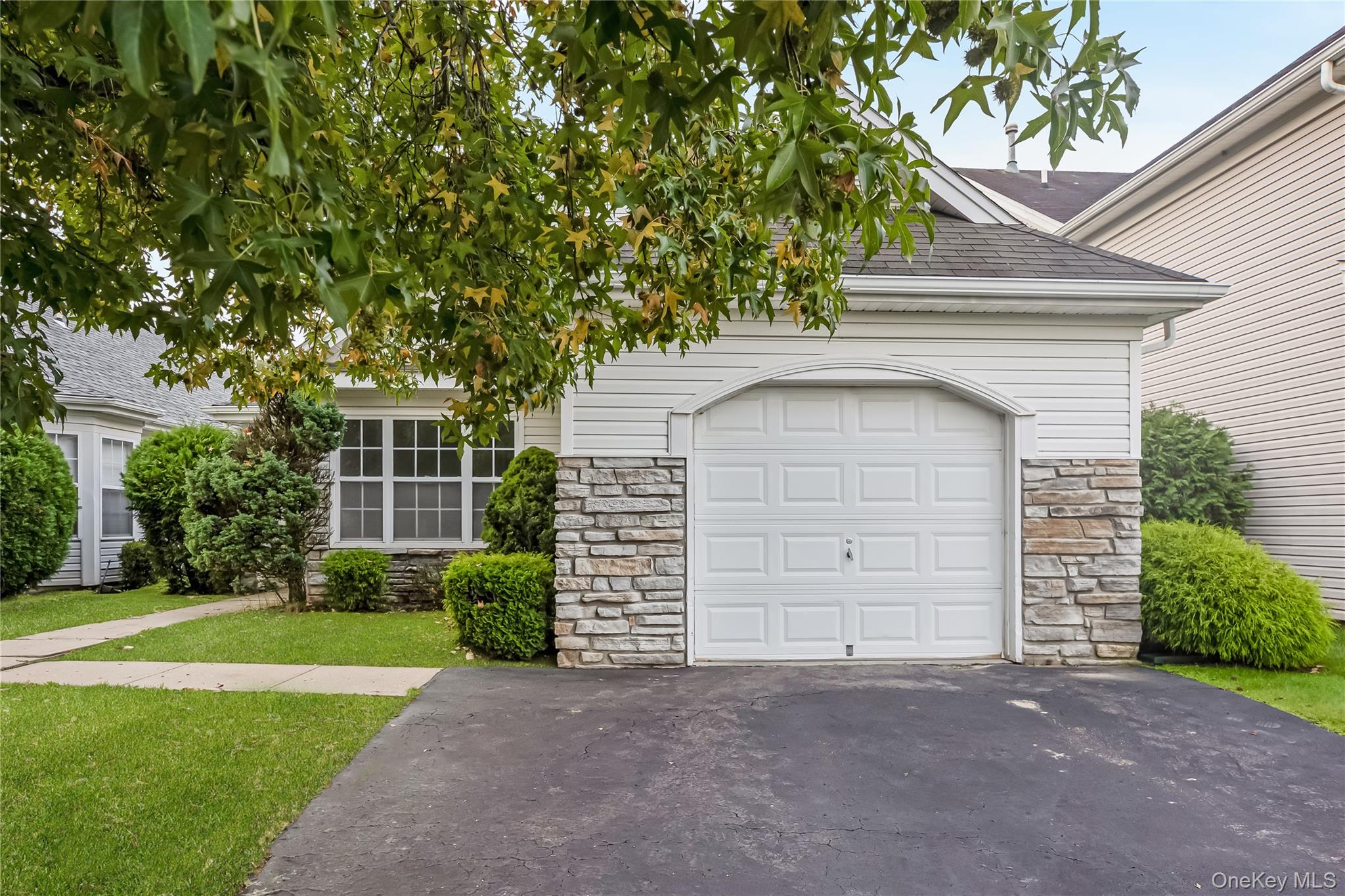 14 Sophia Drive — photo 2