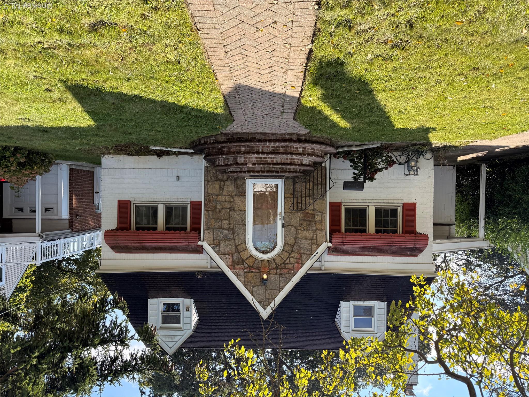 144 Seaman Avenue, Freeport