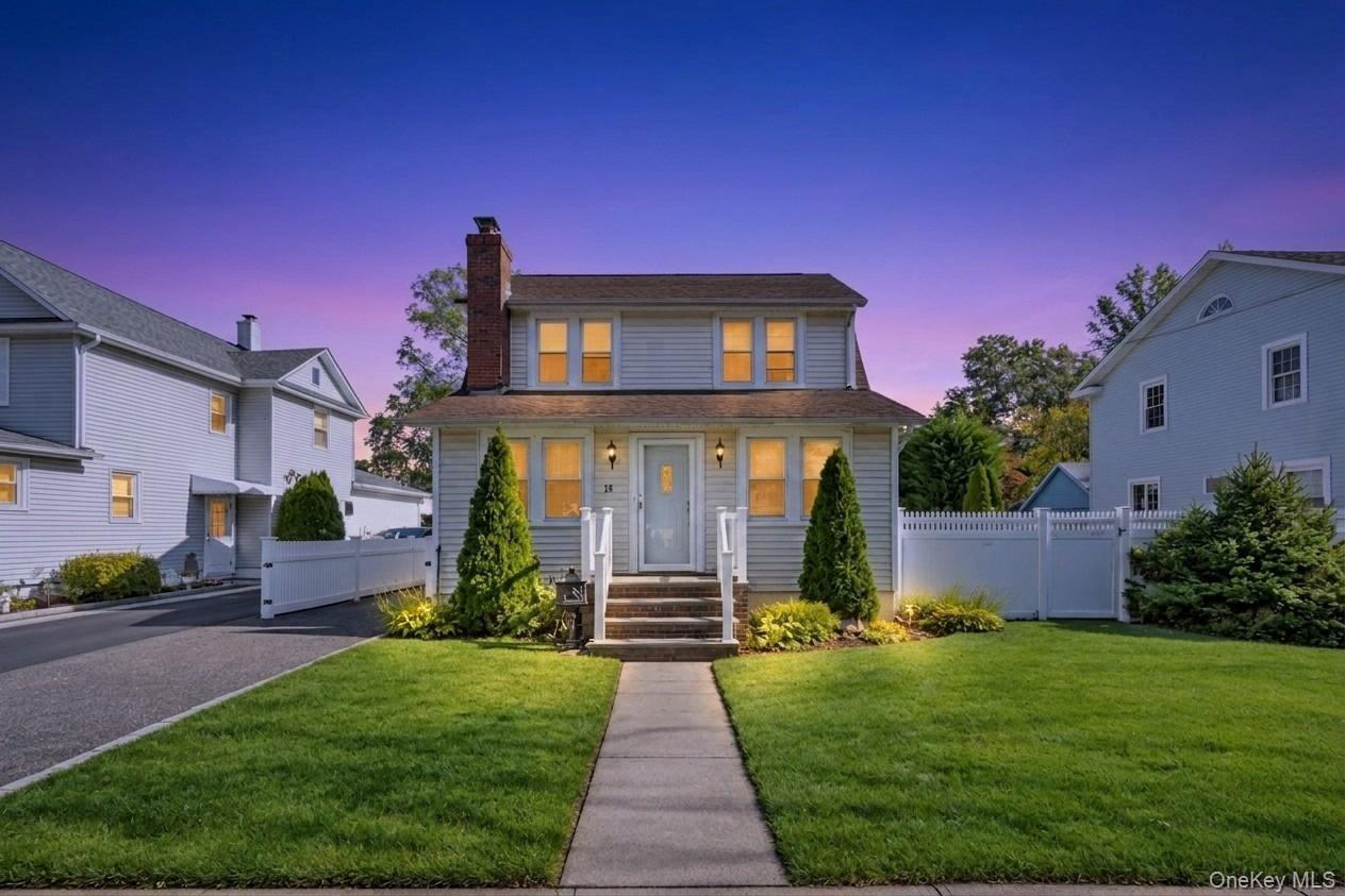 15 Harding Avenue, Hicksville