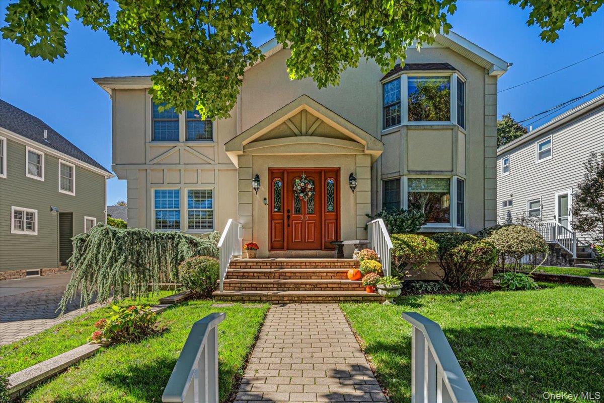 22 Clover Avenue, Floral Park