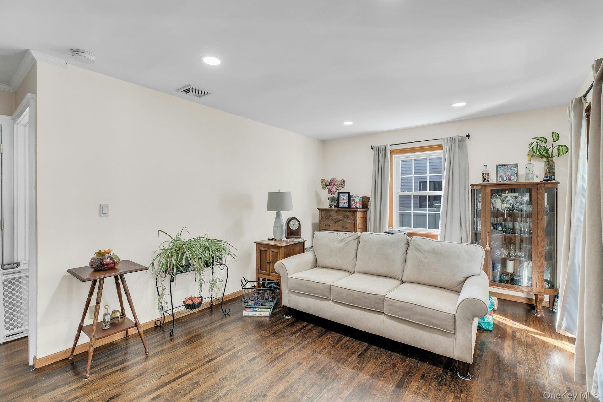 2084 Sherman Avenue — photo 12