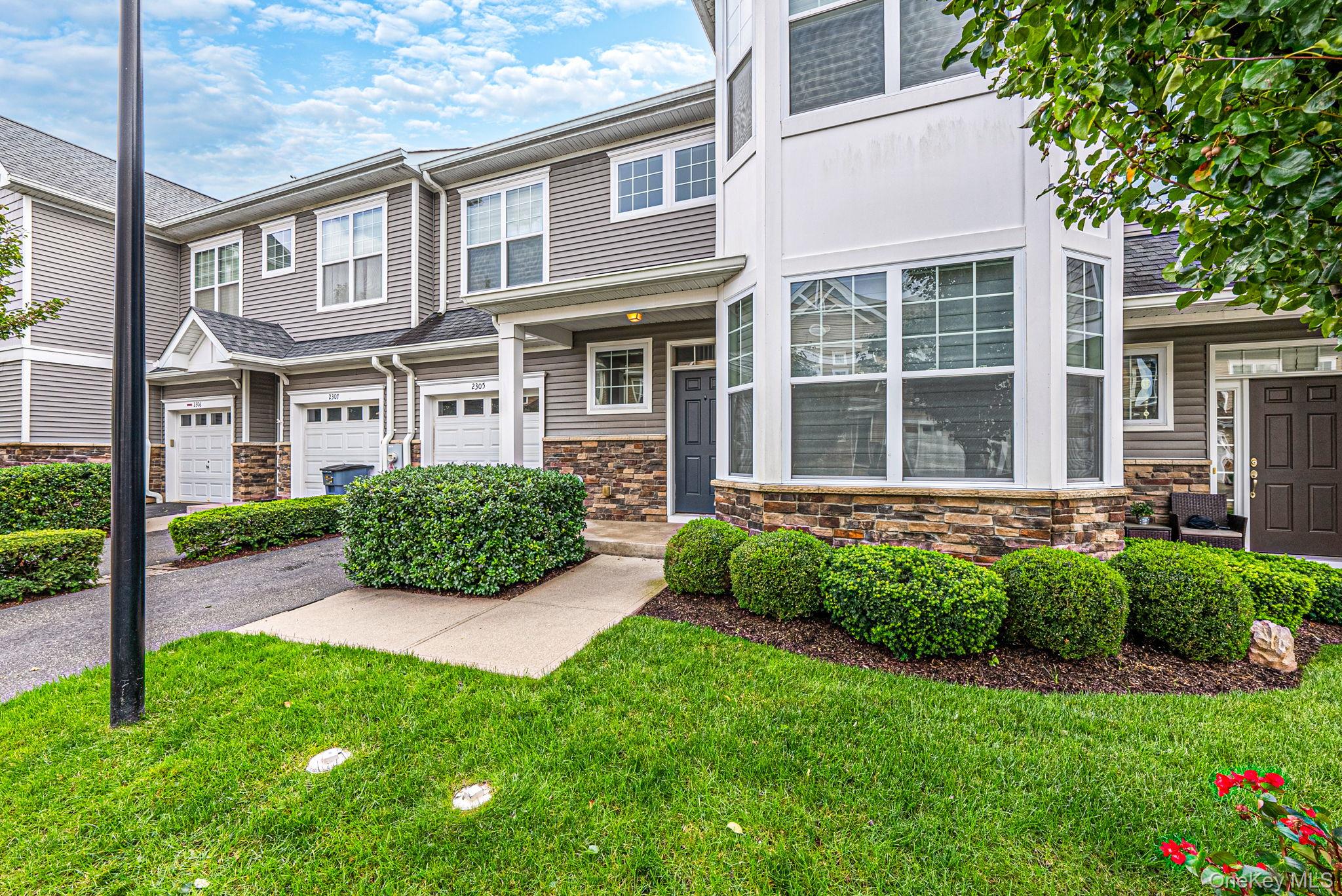 2305 Townhome Way, Huntington Station