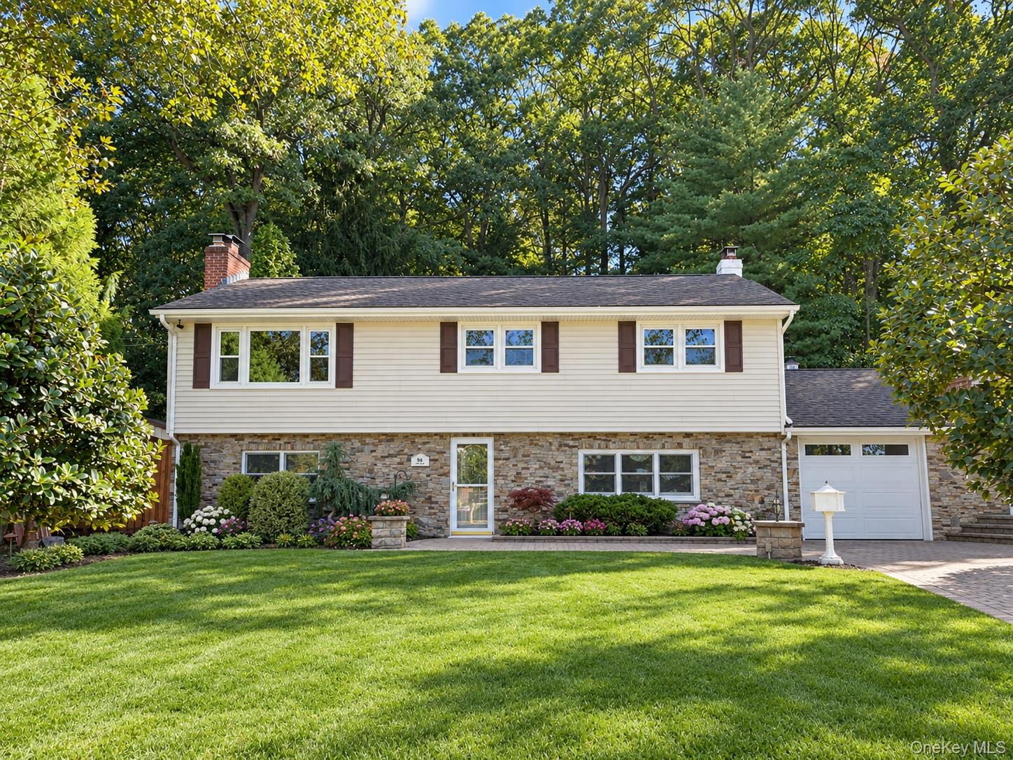 86 Iceland Drive, Huntington Station