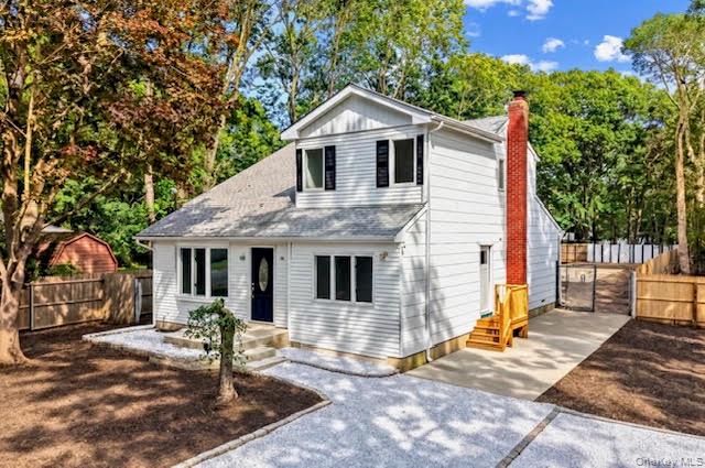 34 Pinelawn Avenue, Shirley