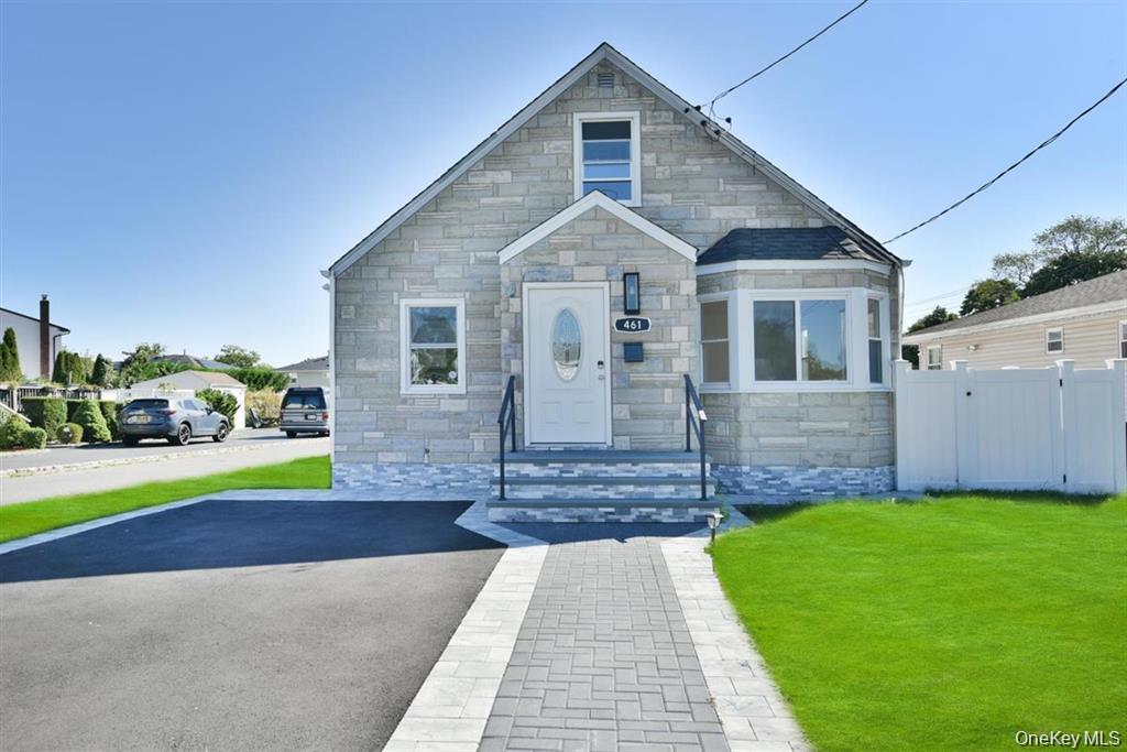 461 Pinebrook Avenue, West Hempstead