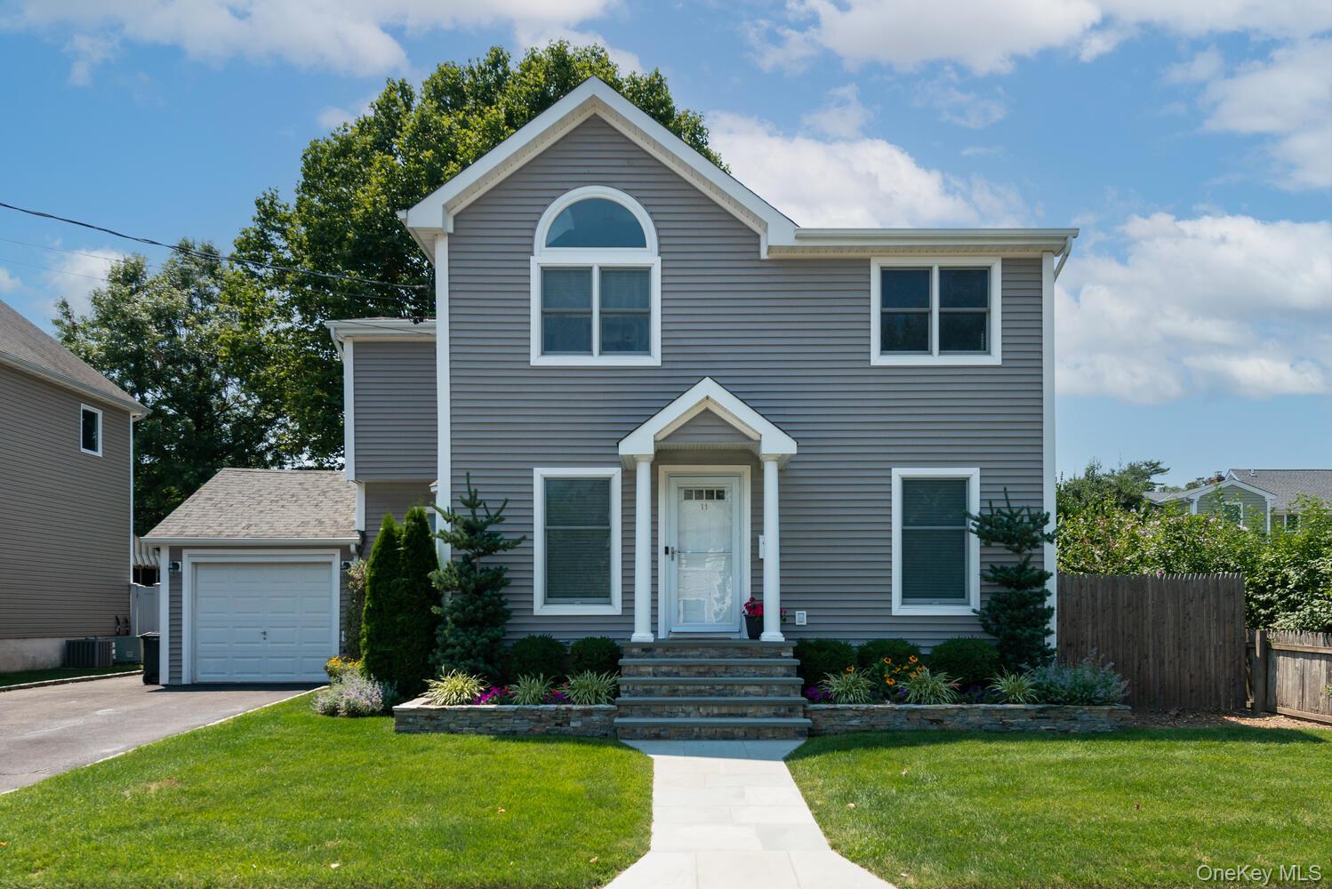 11 Cherry Street, Glen Head