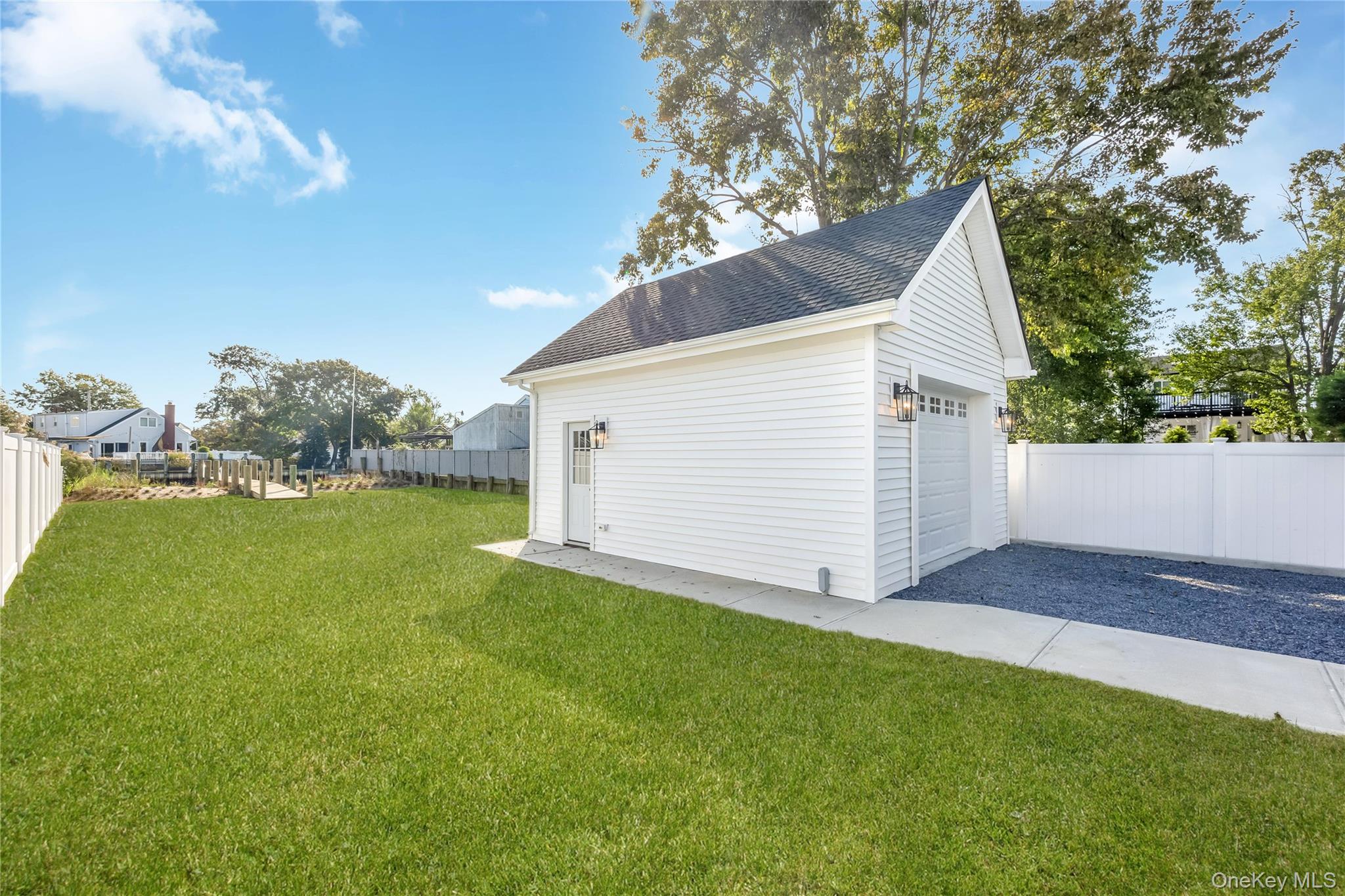 11 Riverdale Avenue — photo 32