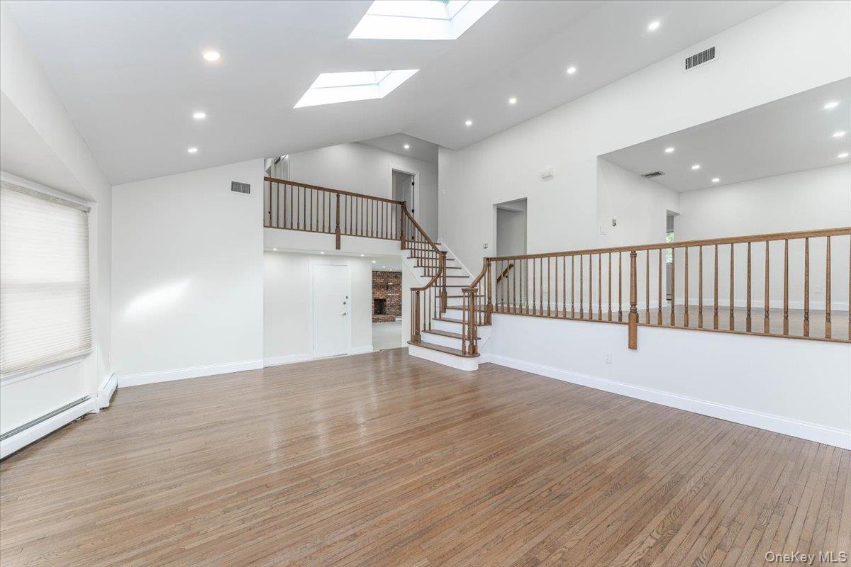 1066 Cedarhurst Street — photo 3