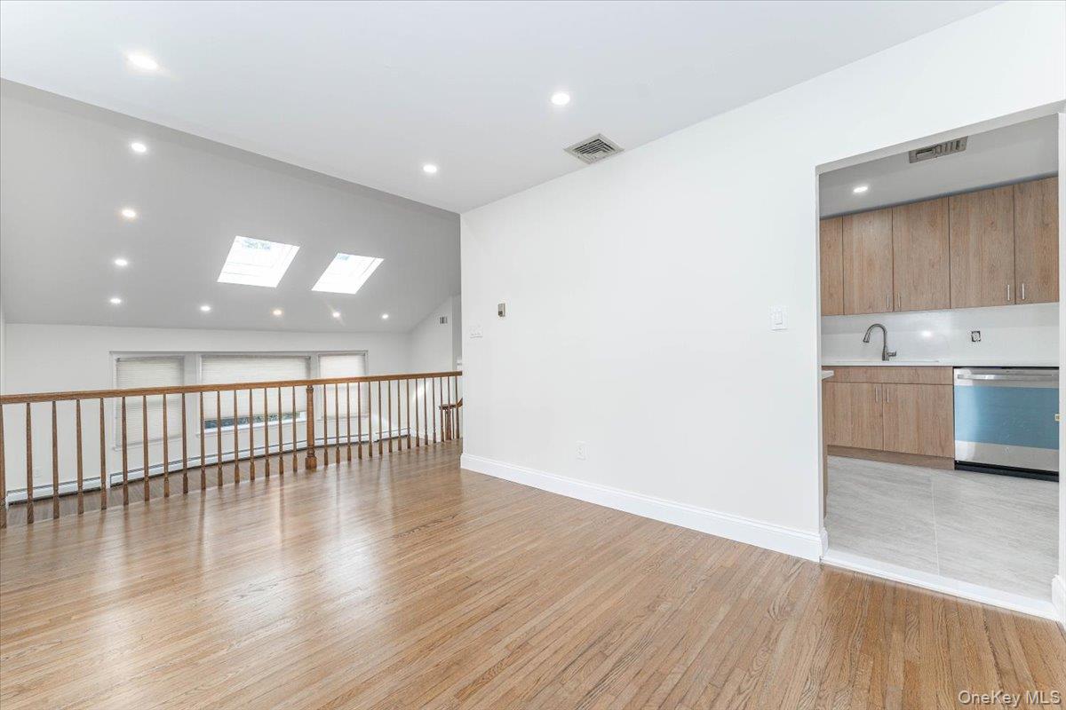 1066 Cedarhurst Street — photo 4