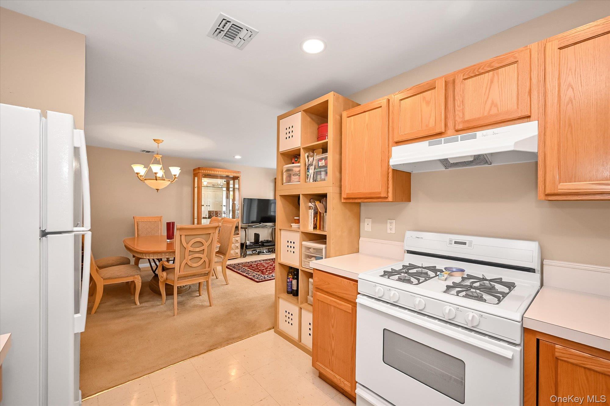 1067 Savoy Drive — photo 11