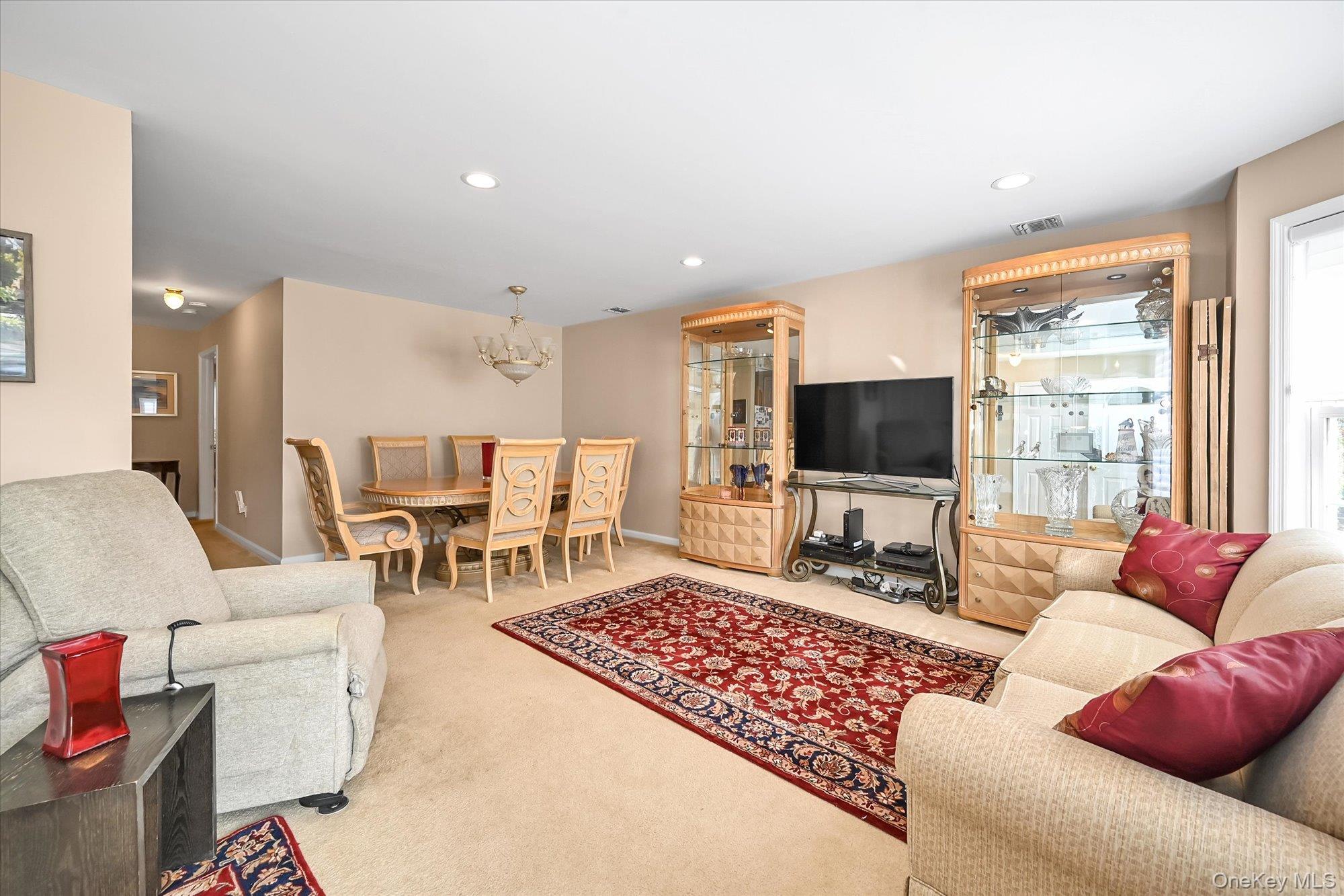 1067 Savoy Drive — photo 4