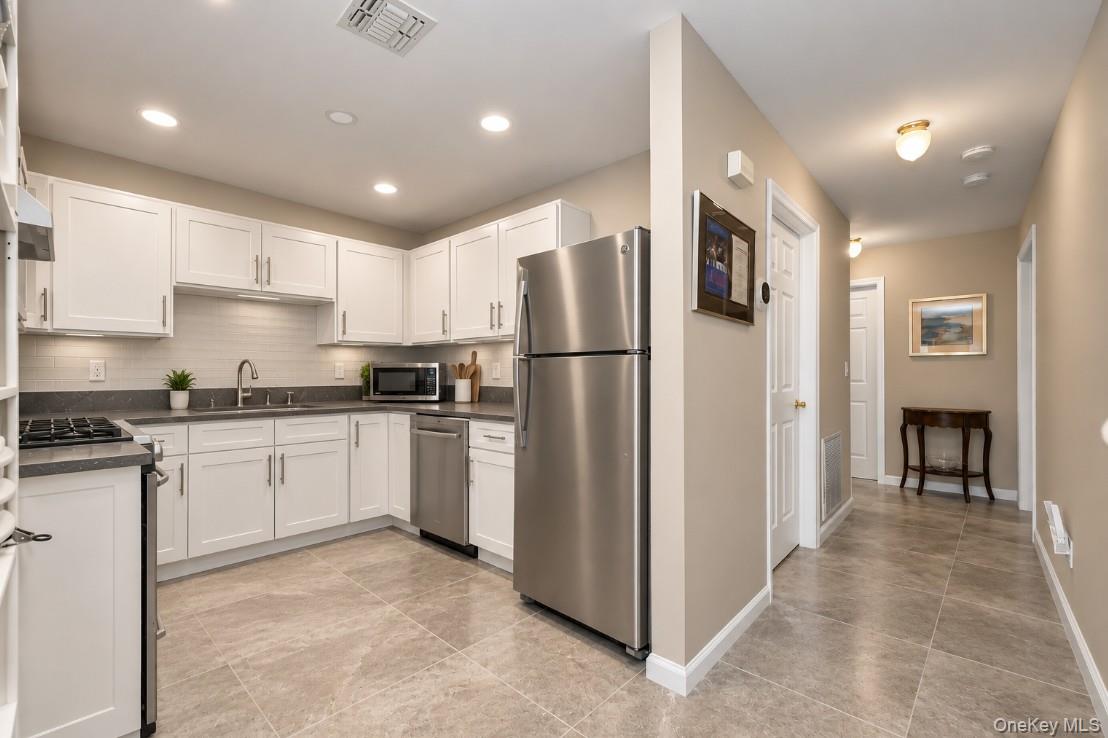 1067 Savoy Drive — photo 9