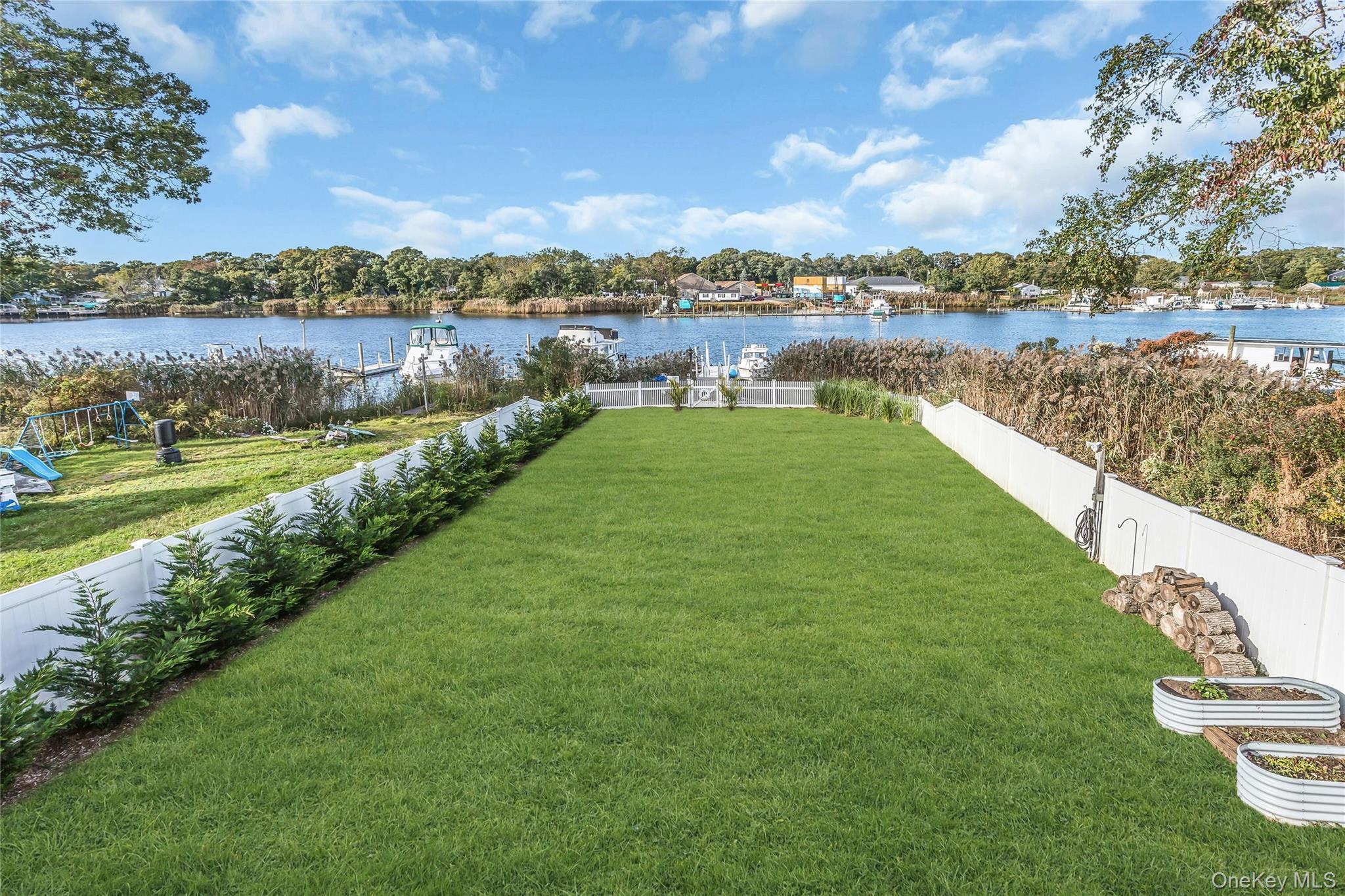 15 Riverside Avenue — photo 11