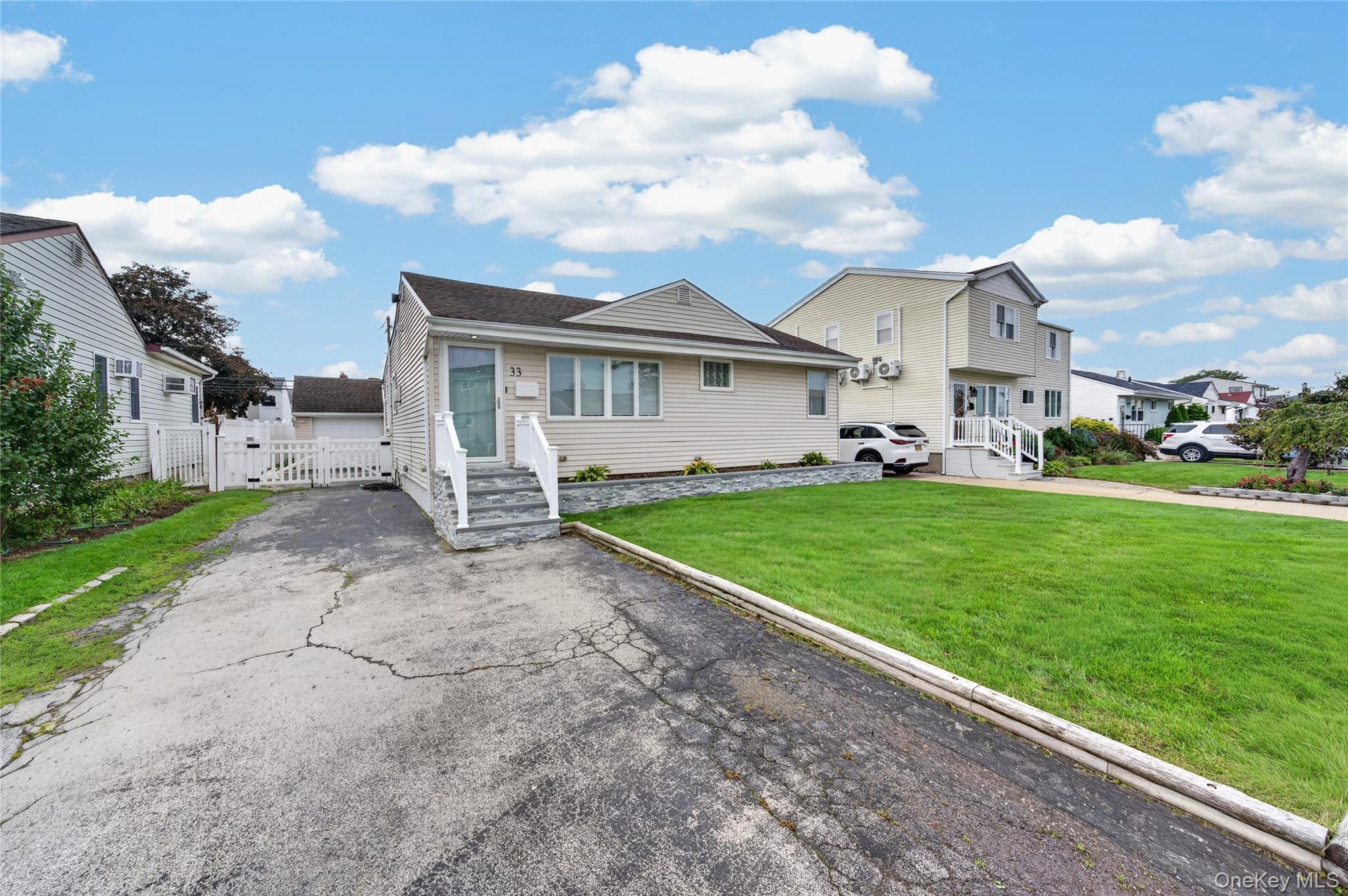 33 Hubbard Avenue, Freeport