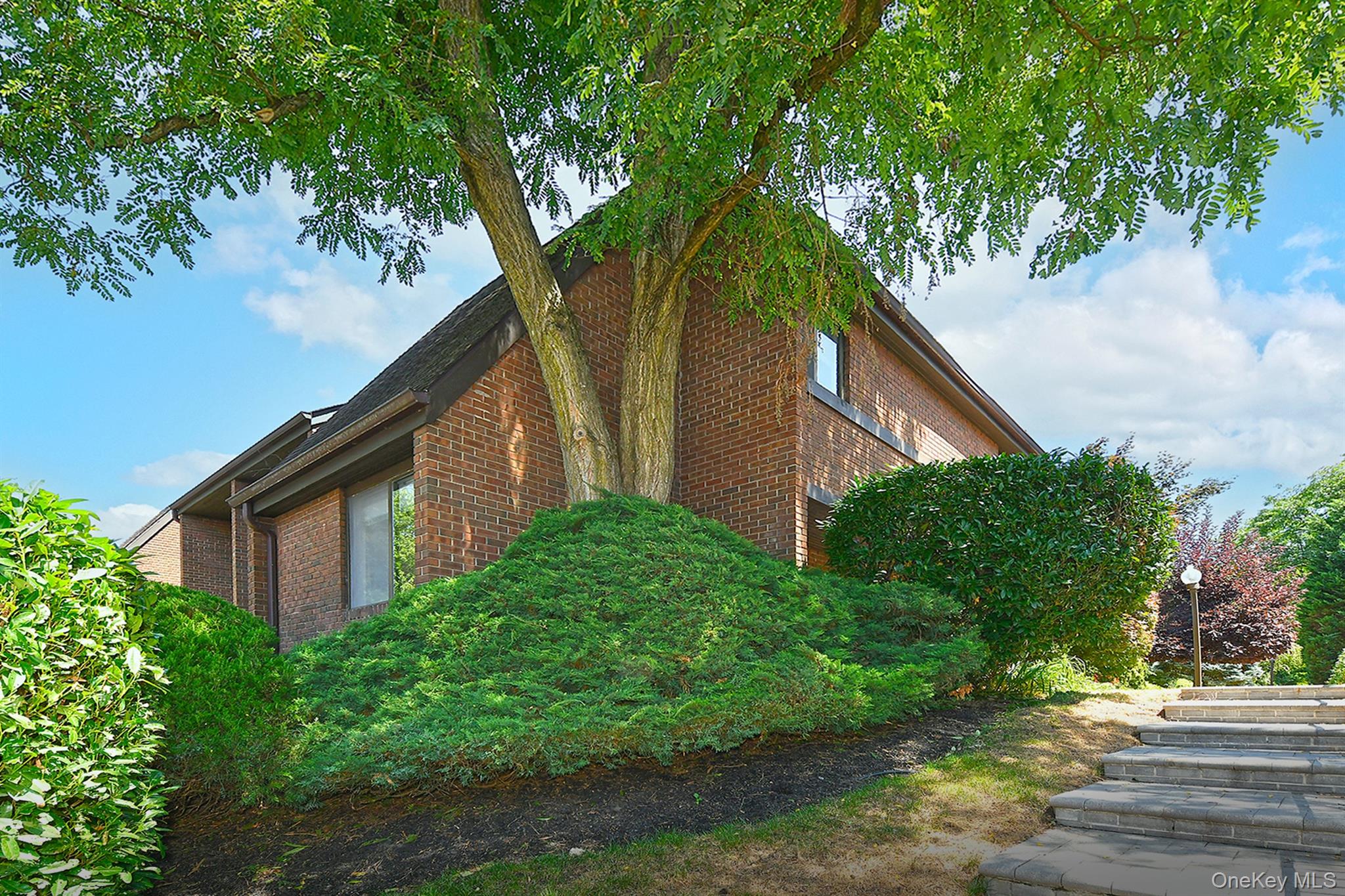 19 Frost Pond Drive — photo 2