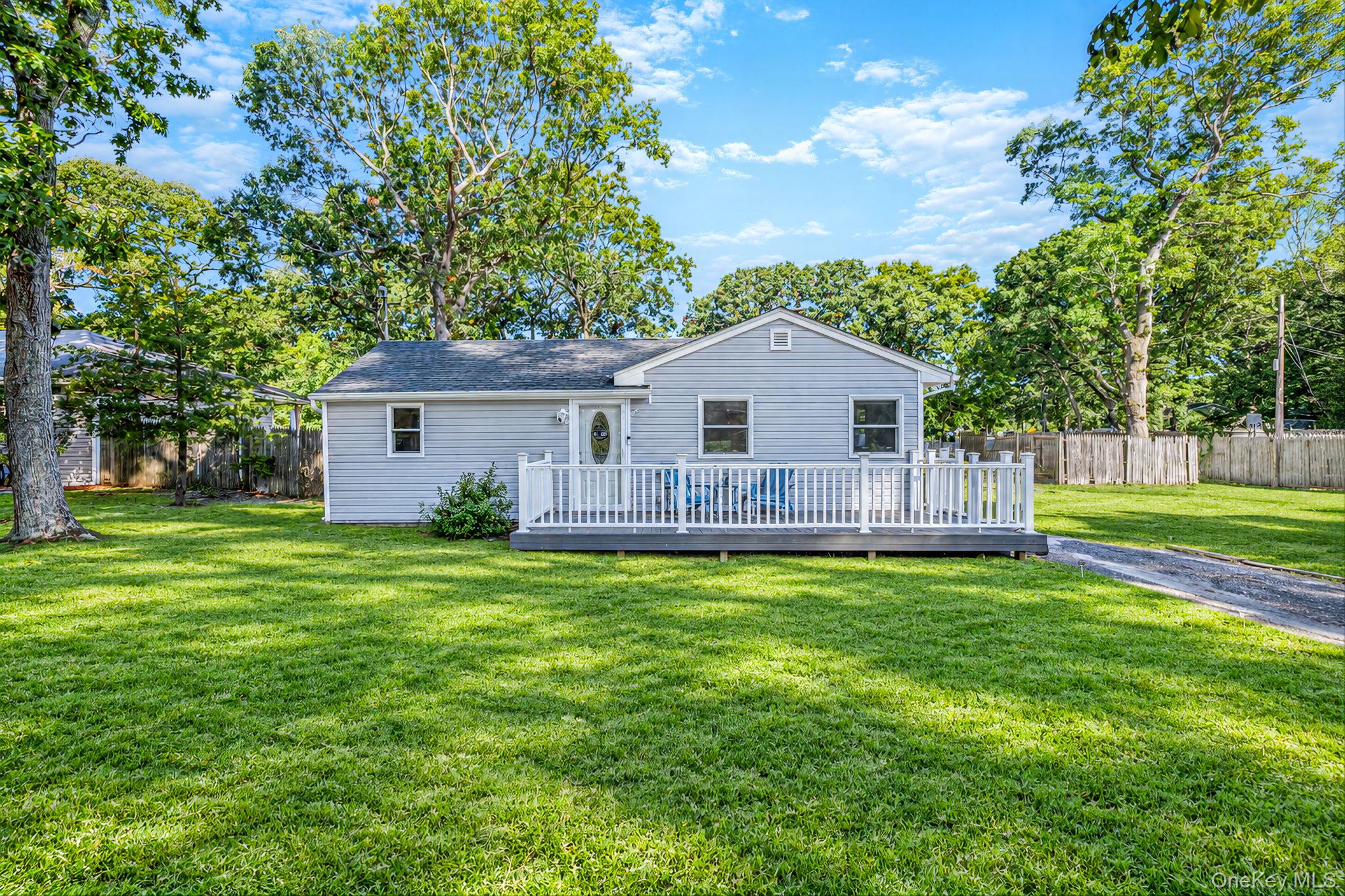 261 Mooney Pond Road, Selden