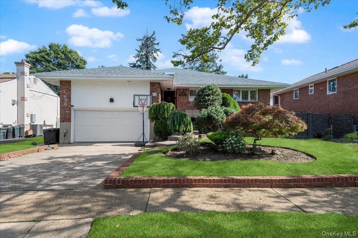 636 Diane Place, North Woodmere