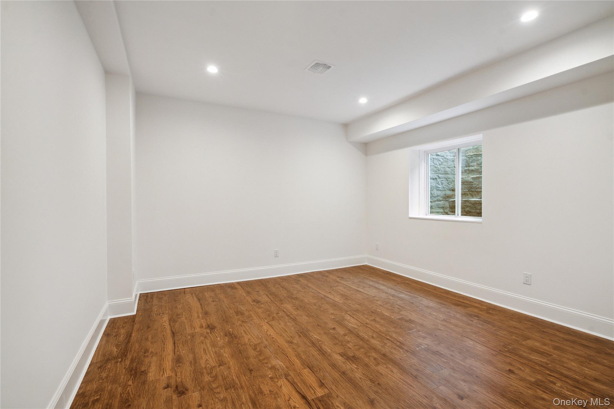 46 Plainview Road — photo 38