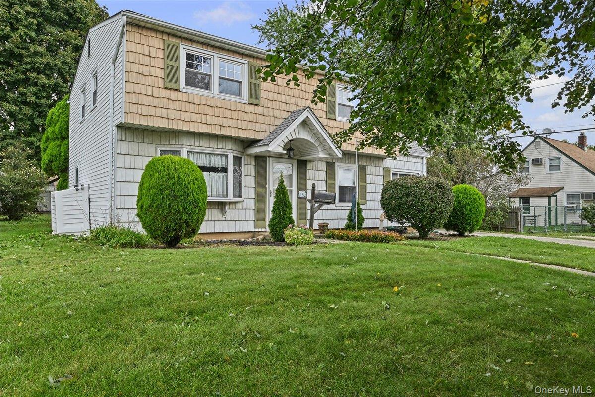 23 Saucer Lane, Levittown