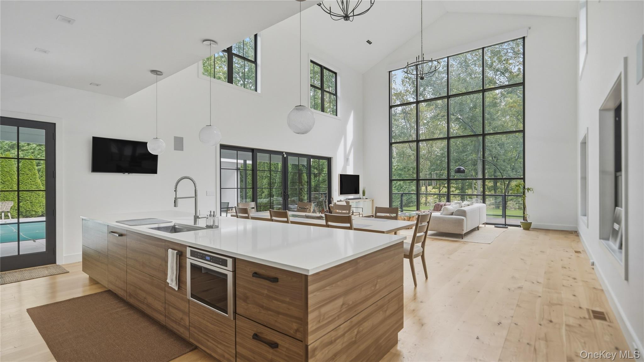 2 Bayview Avenue — photo 3