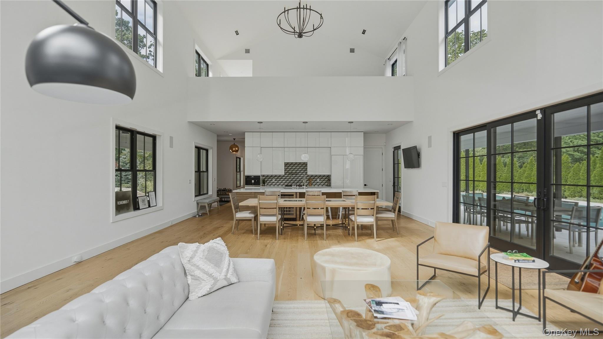 2 Bayview Avenue — photo 8