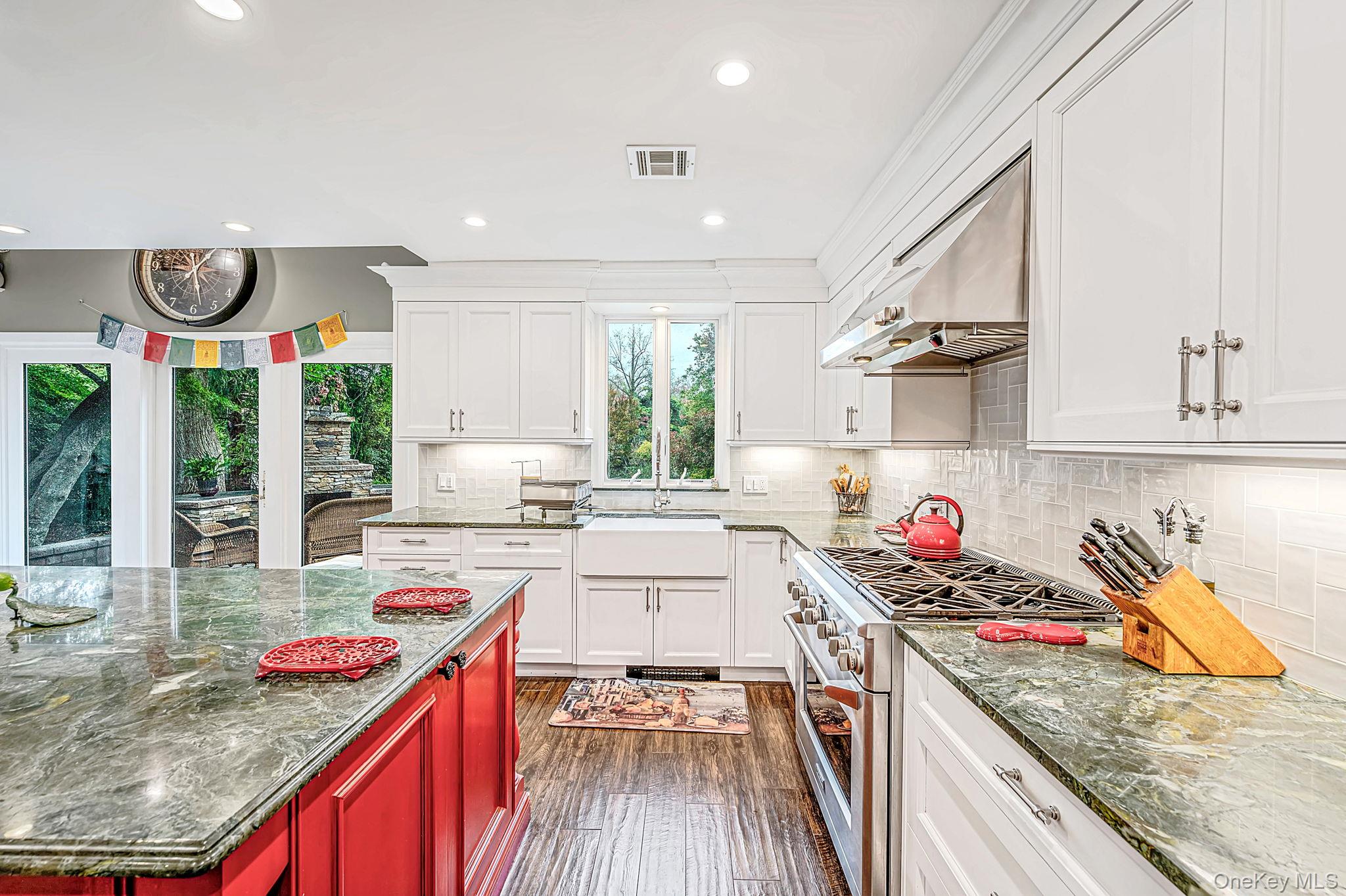 265 Oak Neck Lane — photo 11