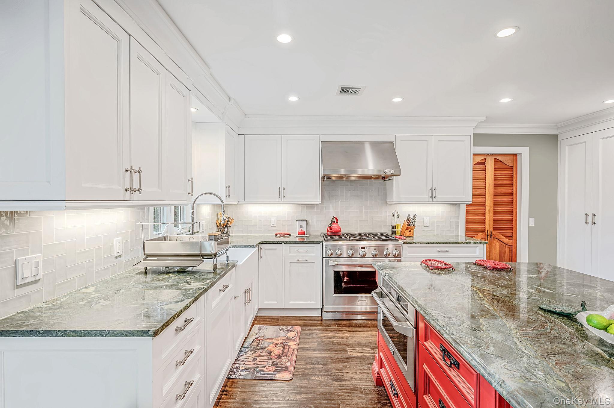 265 Oak Neck Lane — photo 9