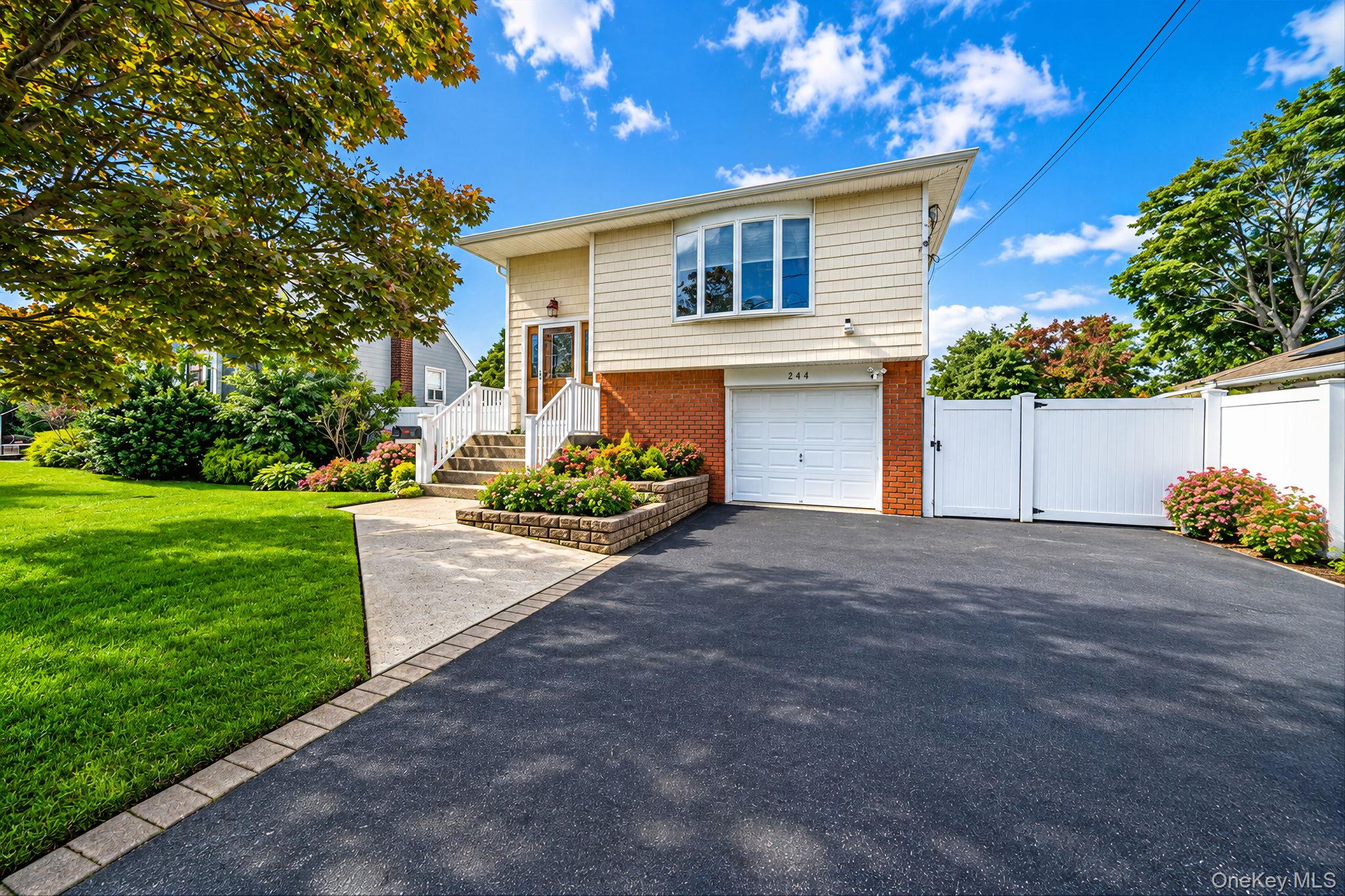 244 Baylawn Avenue, Copiague