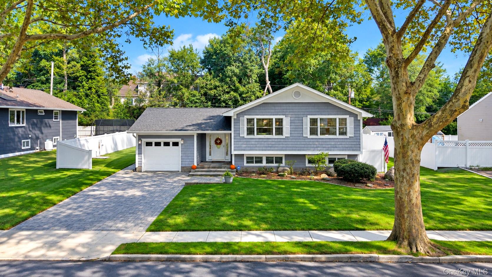 4 Salisbury Drive, East Northport