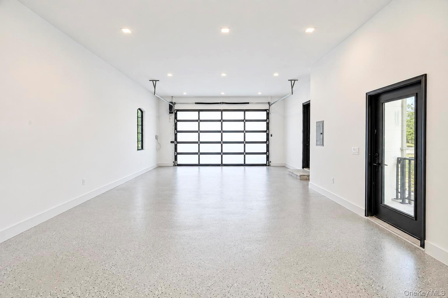 1073 Westminster Avenue — photo 37