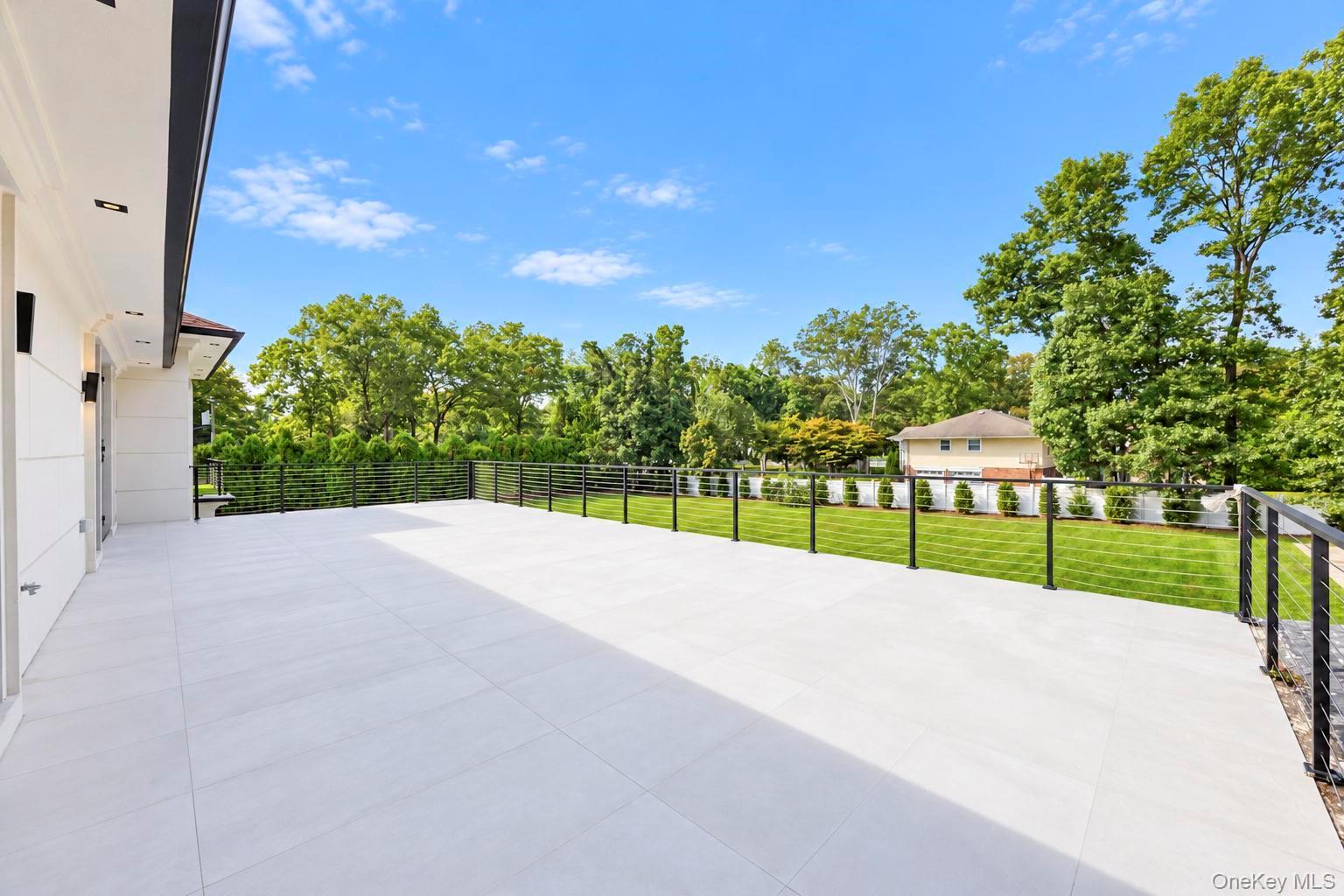 1073 Westminster Avenue — photo 44