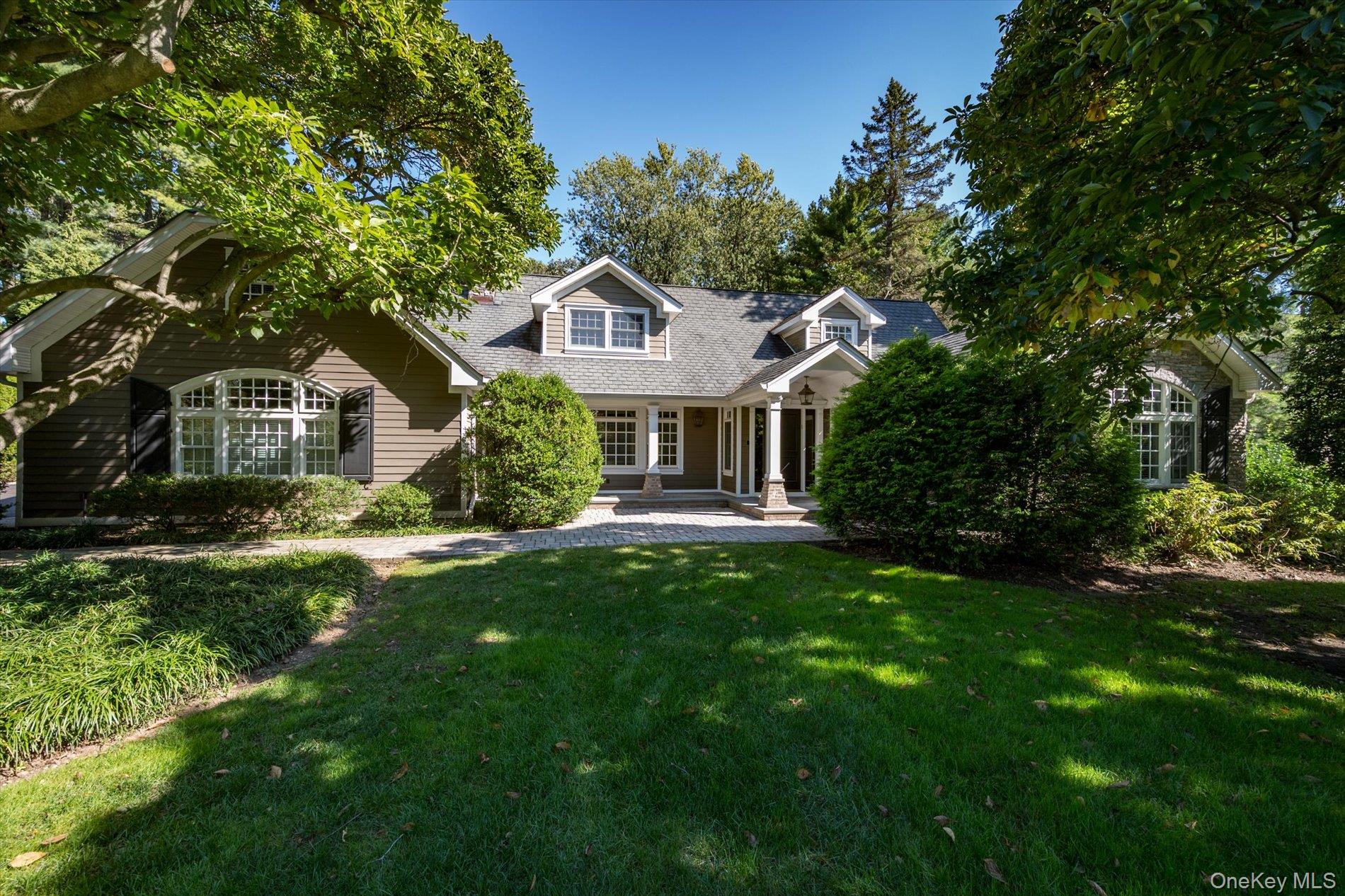 15 Haddington Drive, Old Westbury