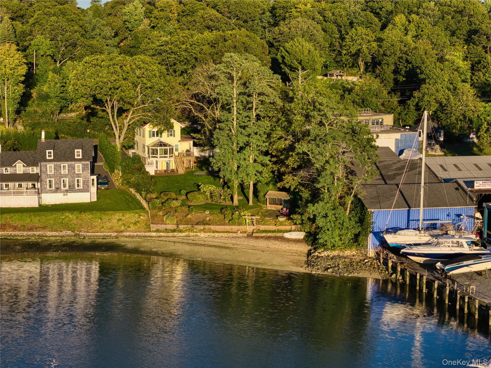 43 Shore Road, Huntington