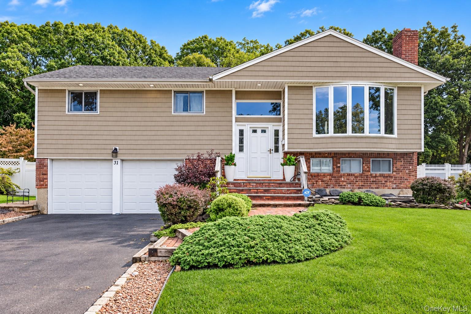 31 Sterling Lane, Smithtown