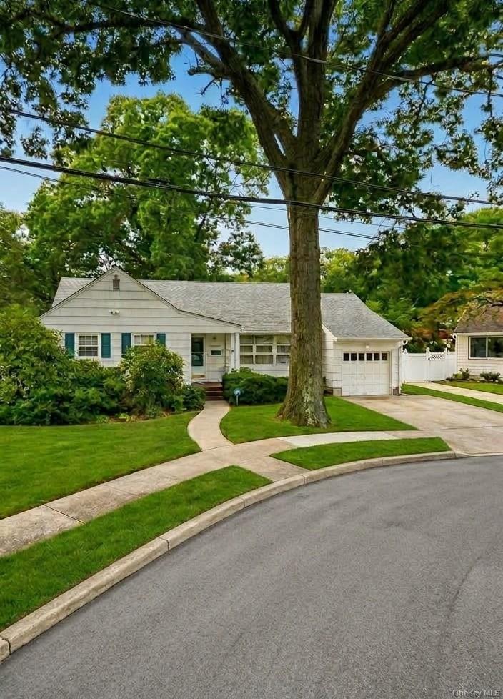 75 Royal Drive, Freeport