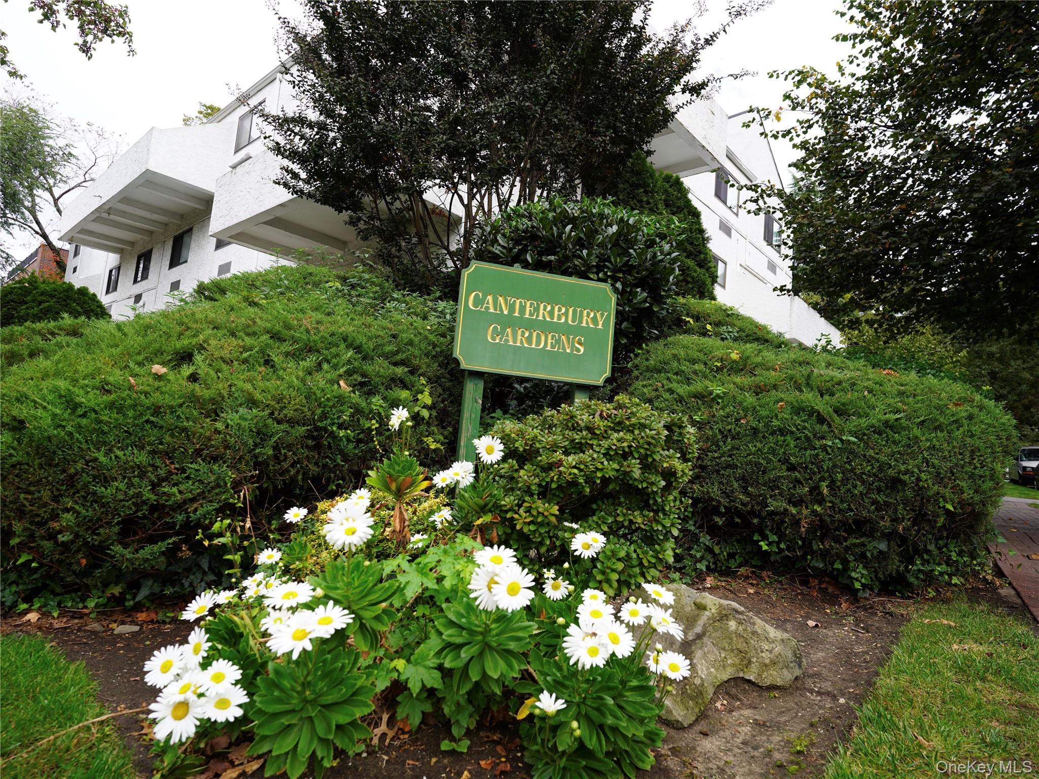 21 Canterbury Road #4, Great Neck