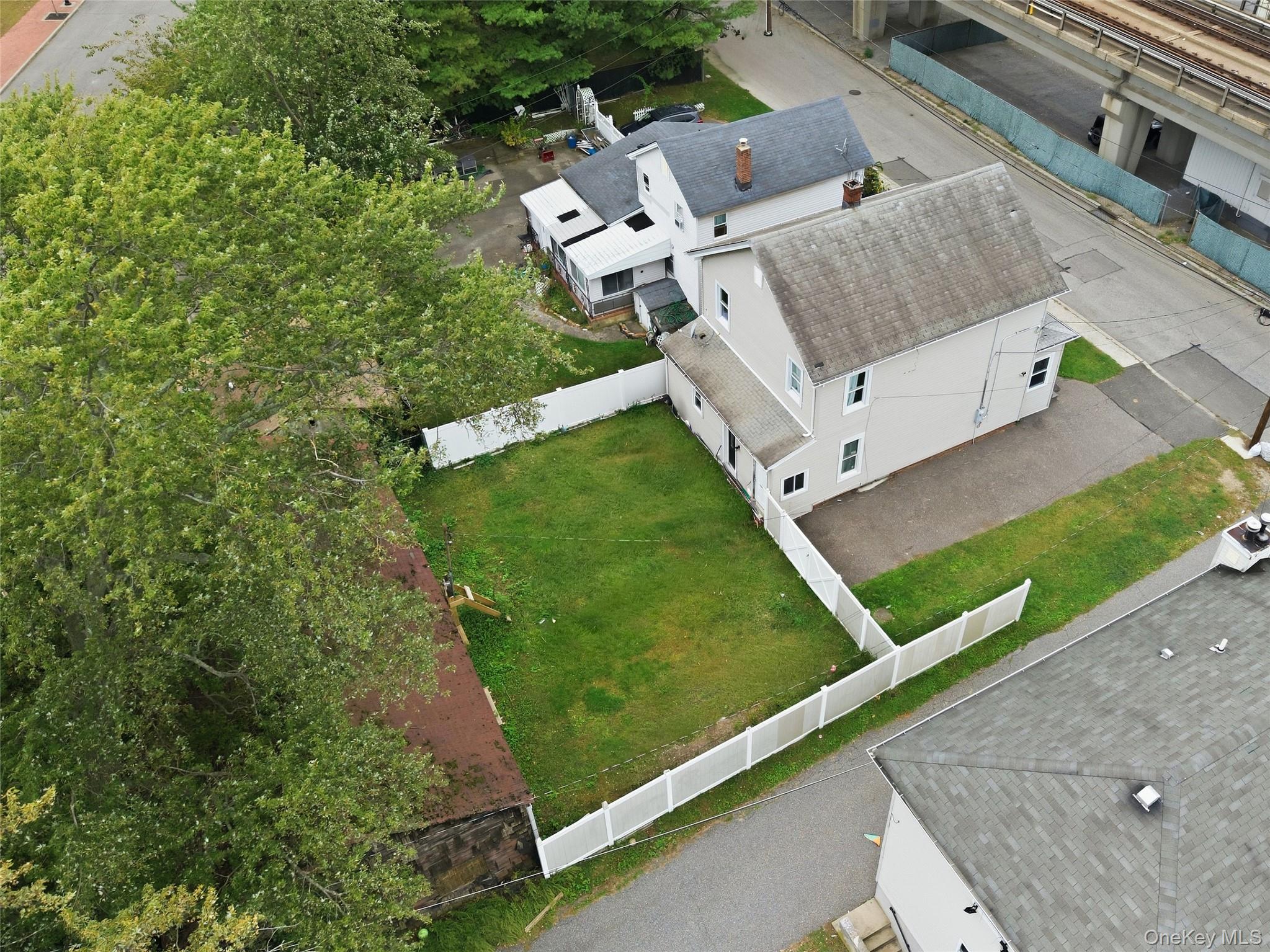 19 Railroad Avenue — photo 30