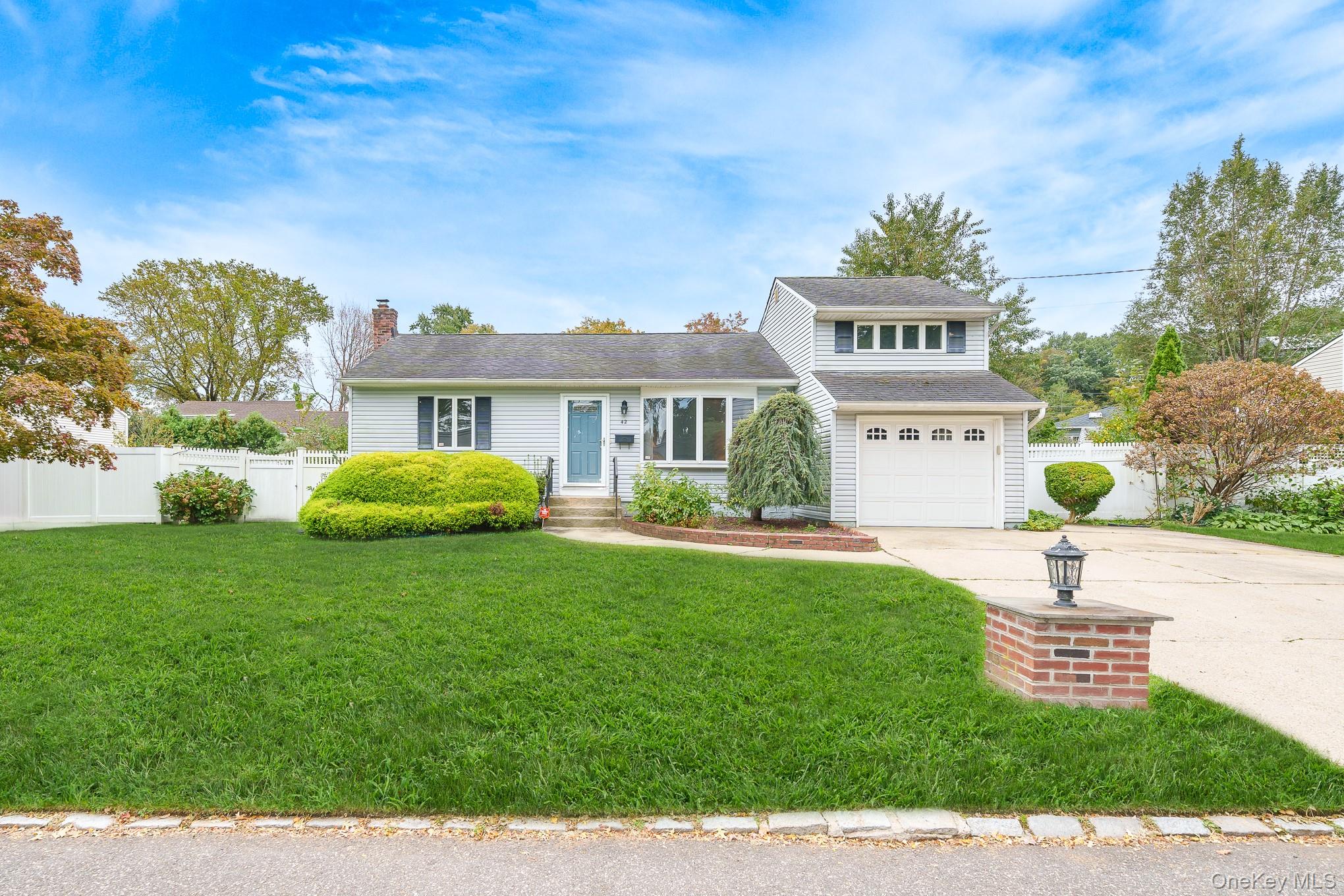 42 Peachtree Lane, Huntington Station